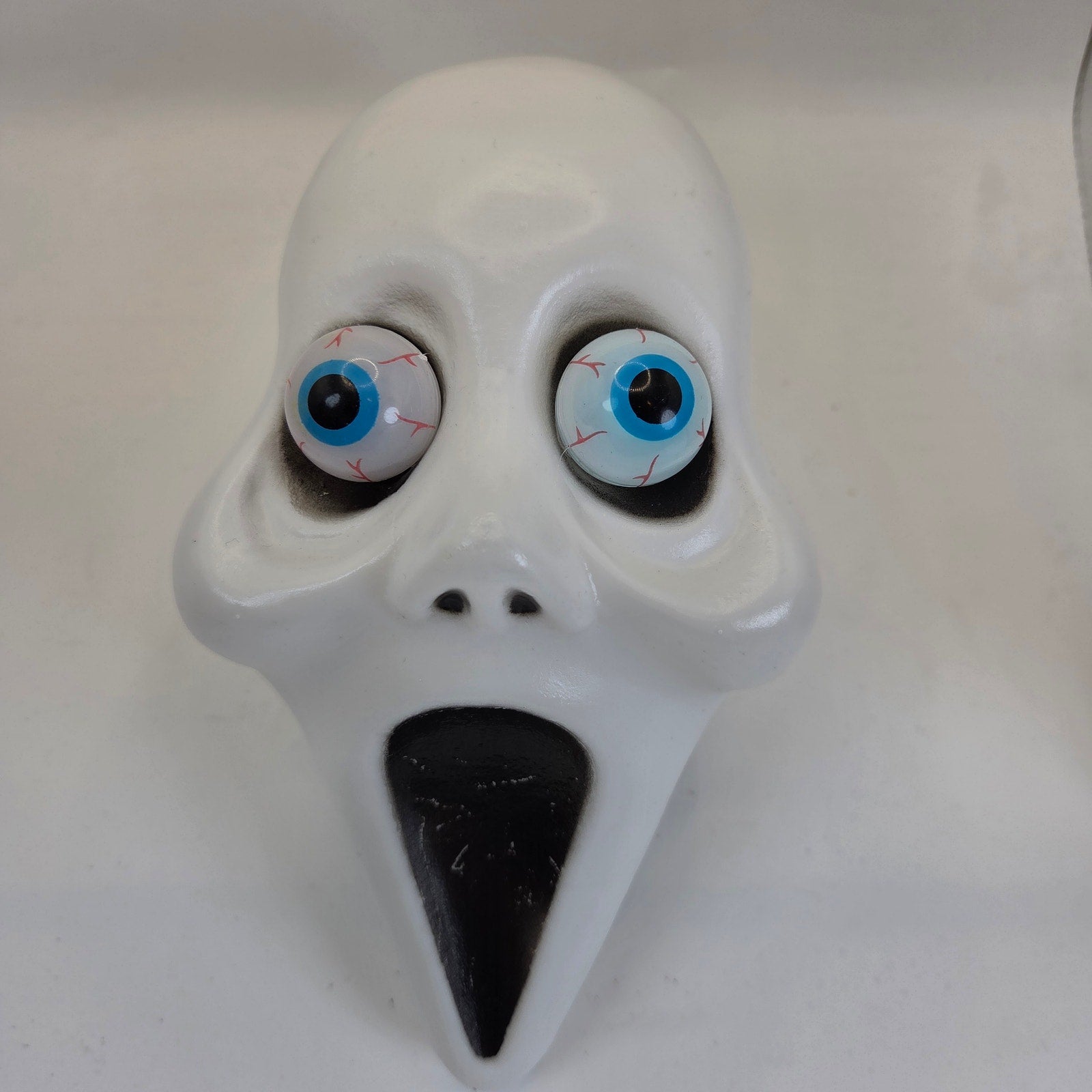 Unbranded Hanging Skull Flashing Bulging Eyes Battery Operated Halloween Decor