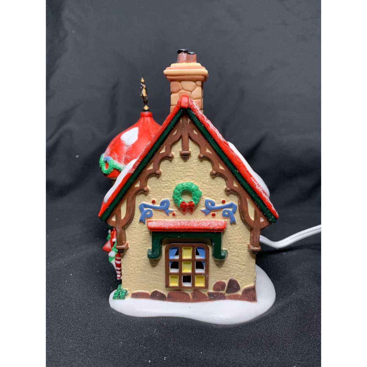 Dept 56 Custom Stitchers 56400 North Pole Elf Land Lighted Building 1998 Box