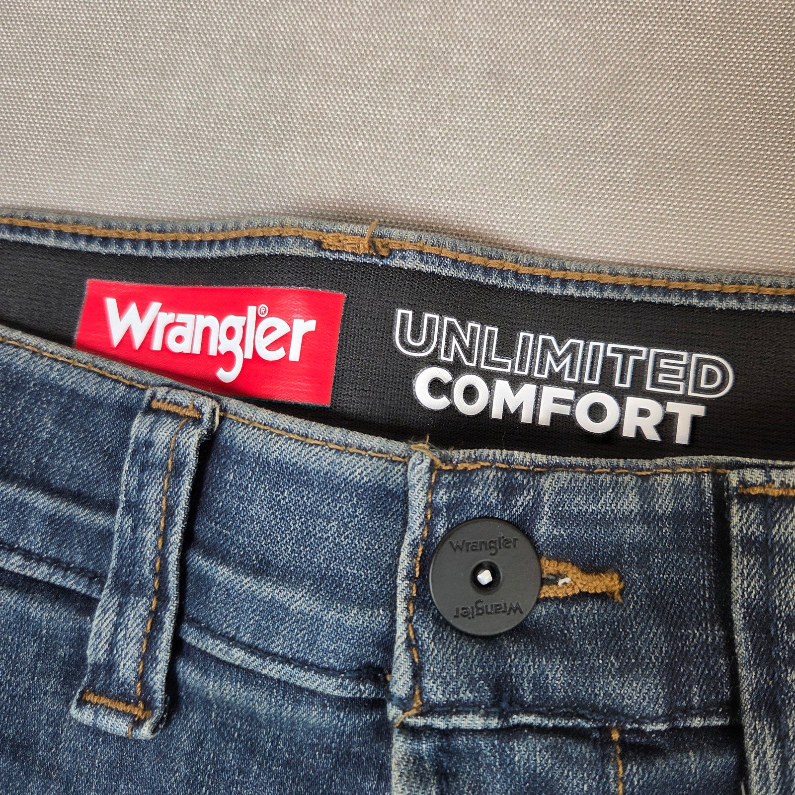 Wrangler Unlimited Comfort Taper Fit Flex Jeans Lot 2 Pair Mens 46x30 NWT
