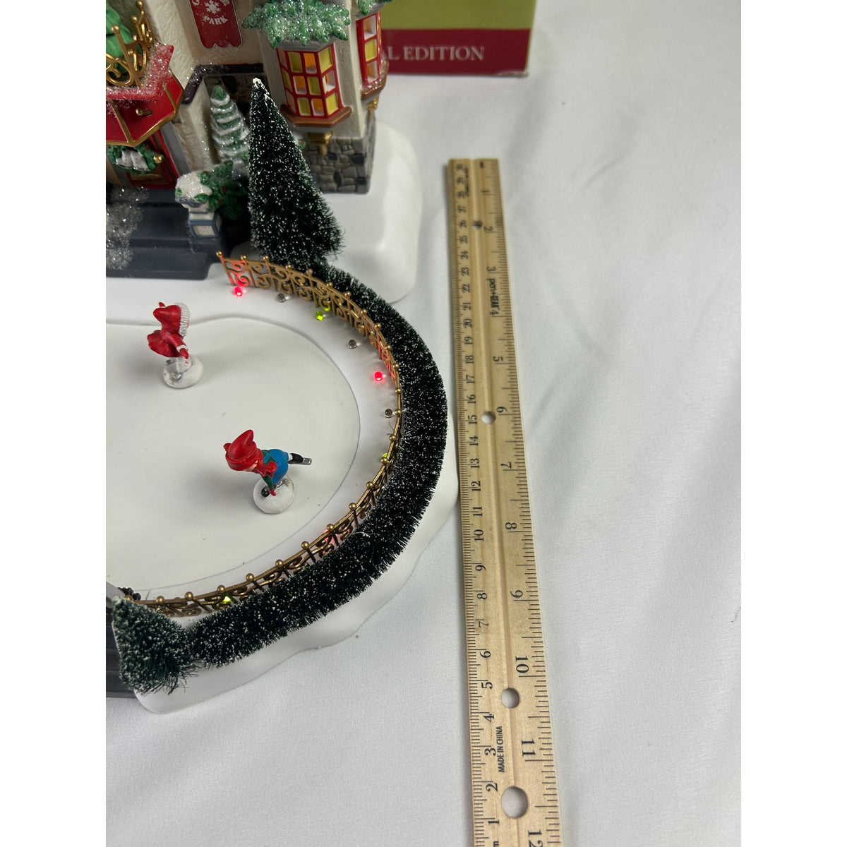 Dept 56 Glacier Park Pavilion 56745 North Pole Animated Skating Rink Complete