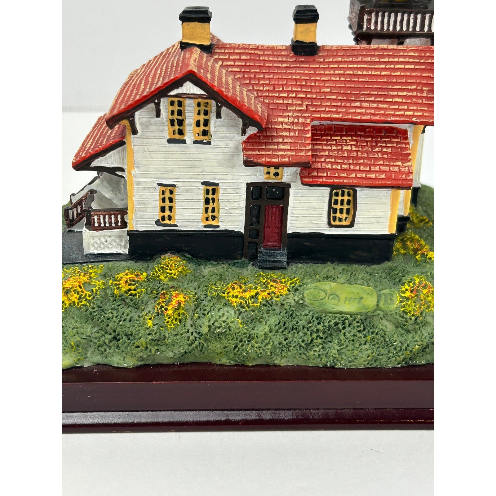 Oneida Studios Lighthouse Point Collection San Luis Obispo CA 1998 Figurine