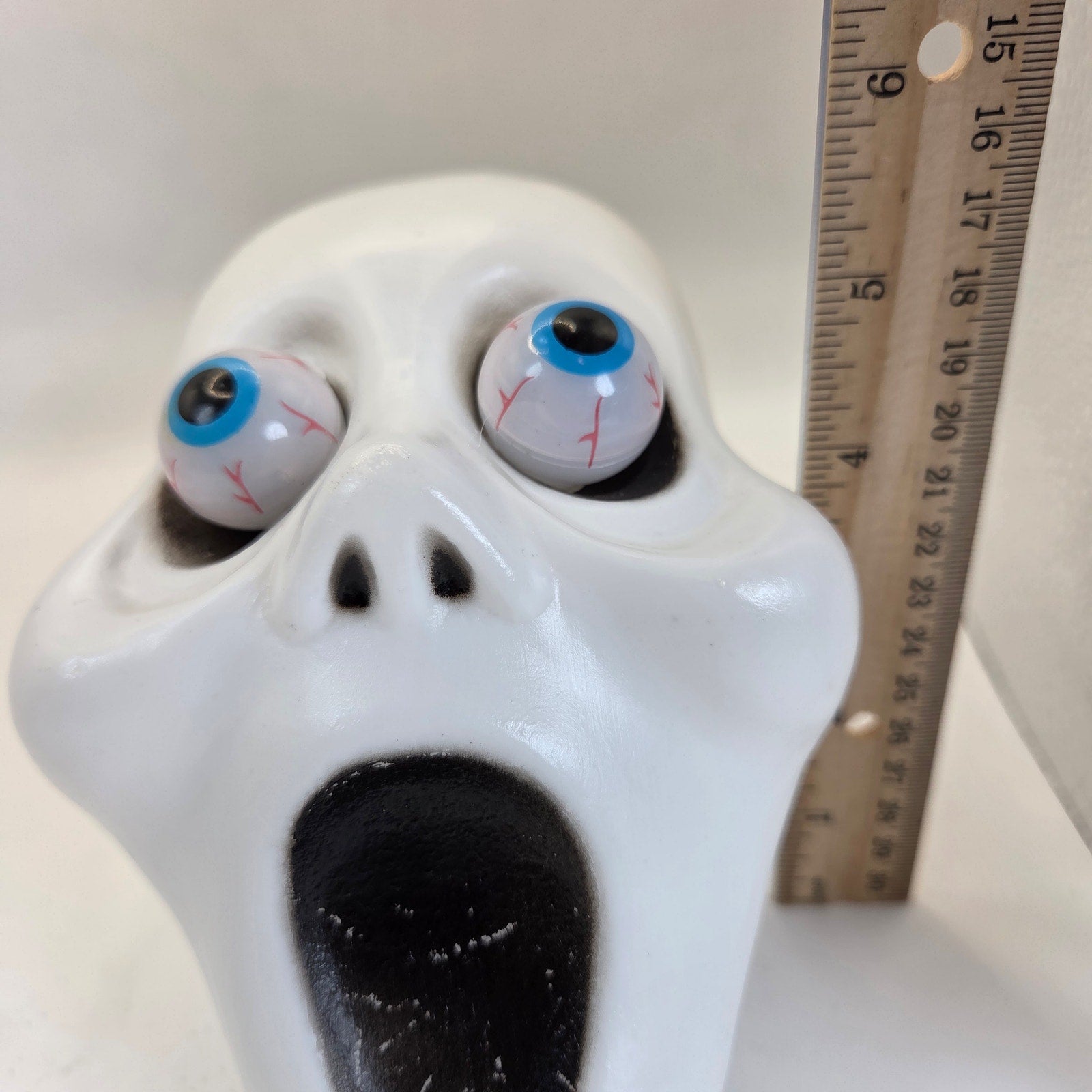 Unbranded Hanging Skull Flashing Bulging Eyes Battery Operated Halloween Decor