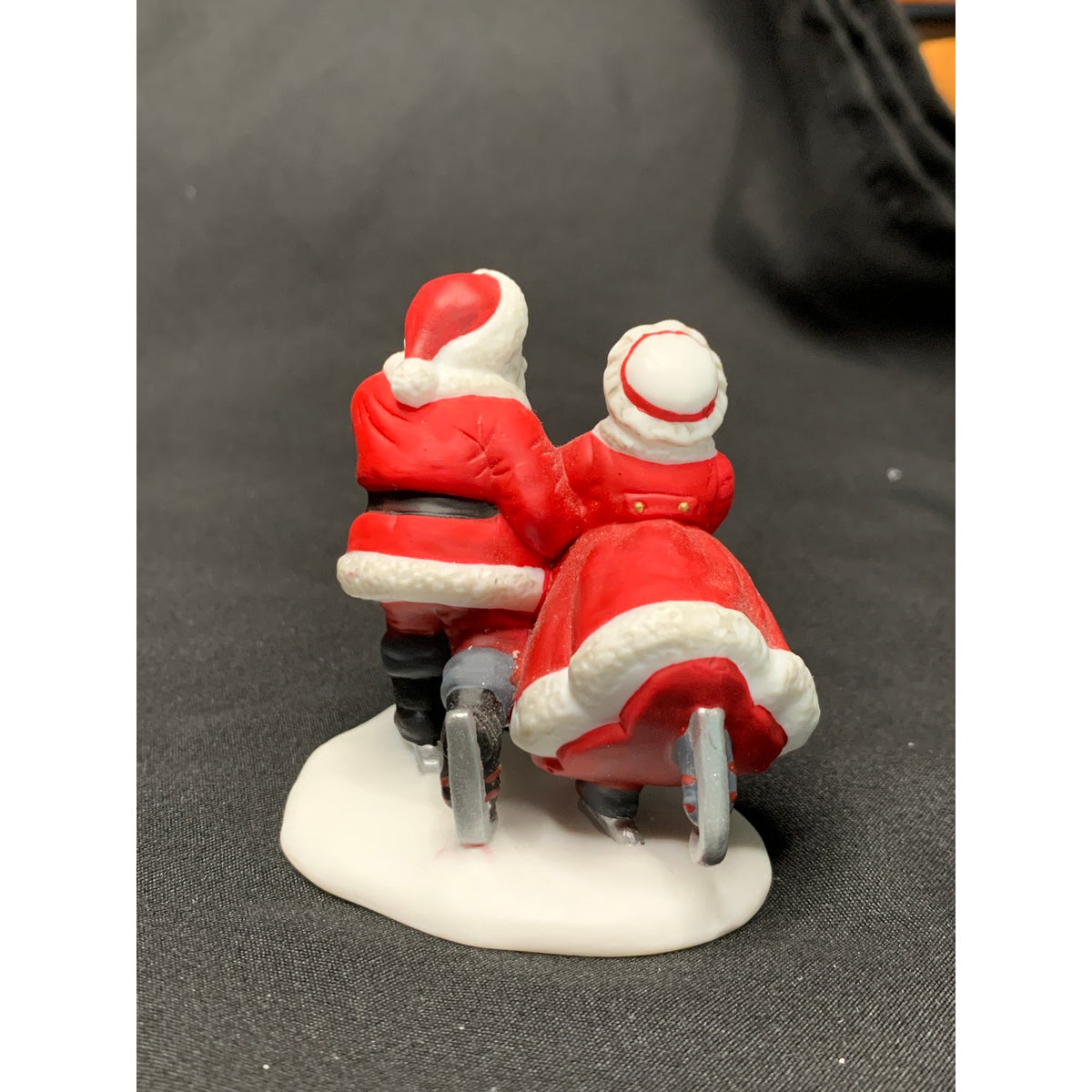 Dept 56 Peppermint Skating Party 56363 North Pole Village Set of 6 Retired