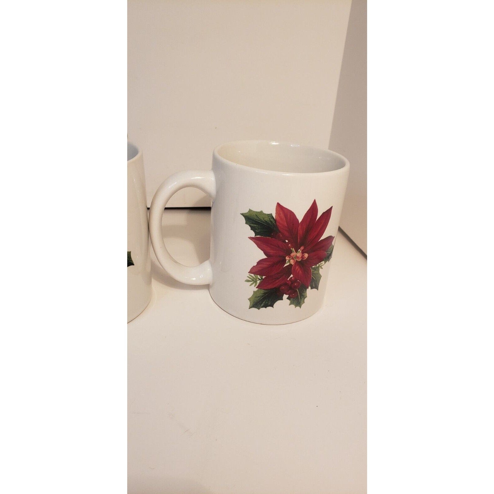 Set of 4 Poinsettia Coffee Mugs Holiday Christmas Floral White Red Green