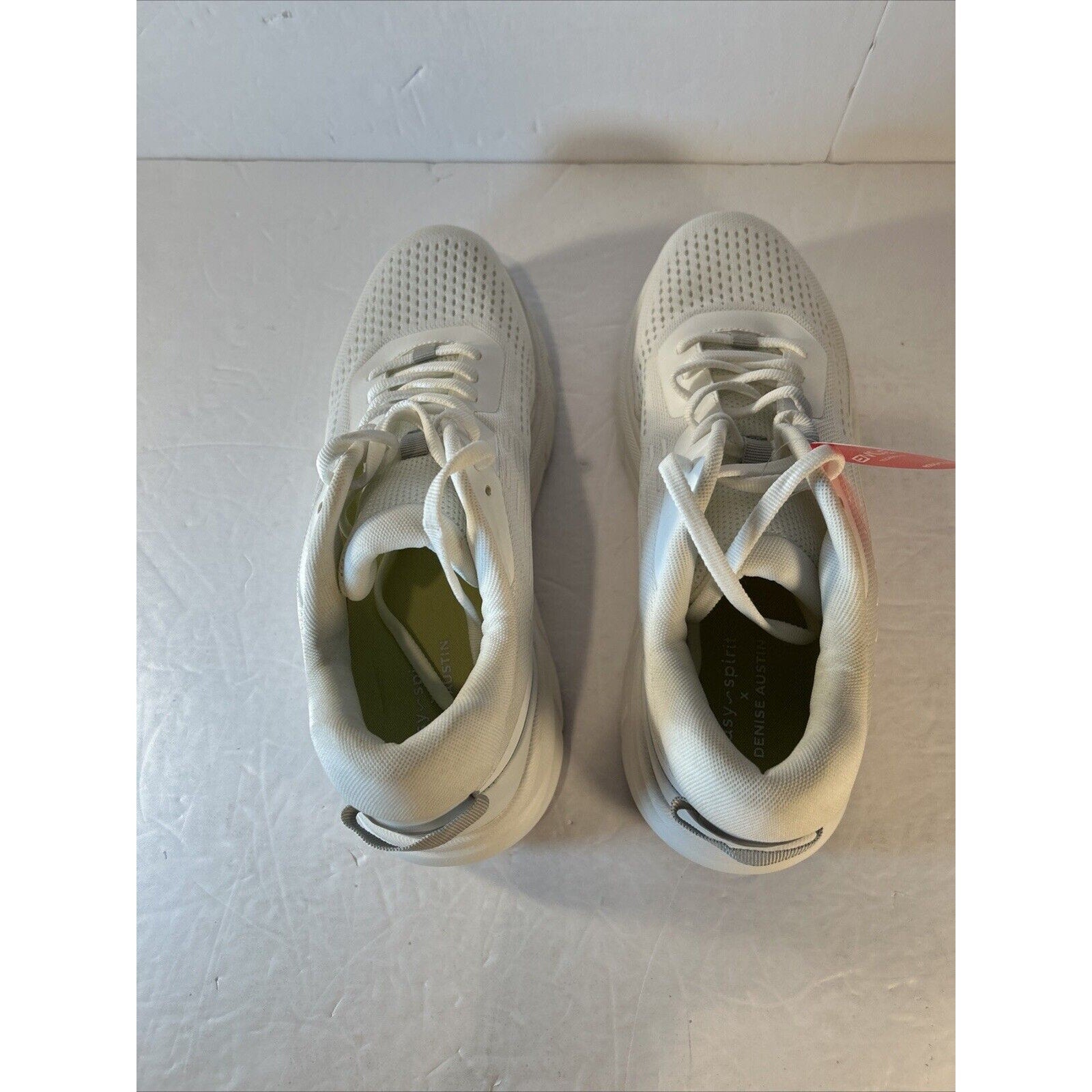 Easy Spirit Mel8 Walking Shoes Women’s Size 10 White Comfort Sneakers NEW