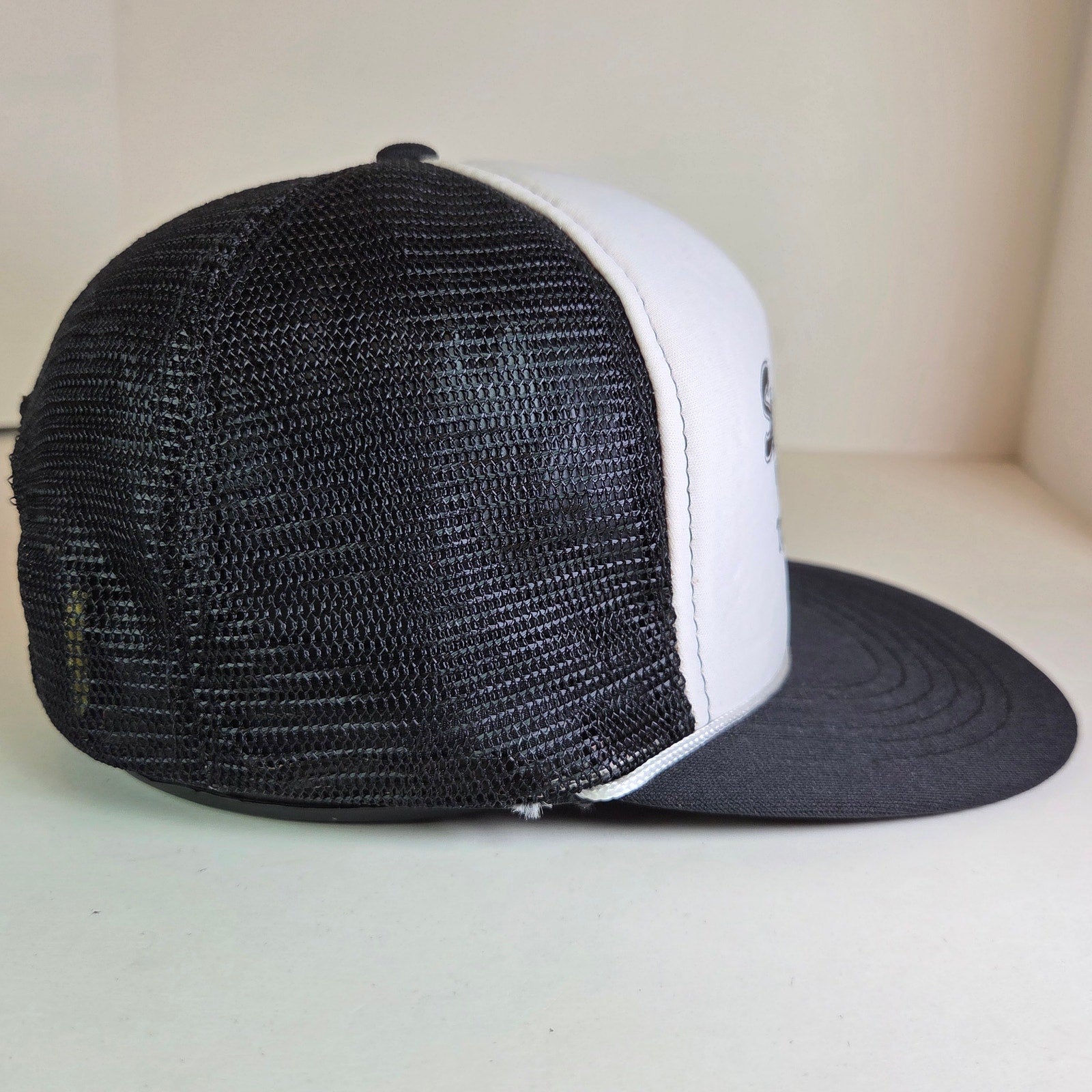 Vintage Sportsman’s Bar & Grill Tower MN Trucker Hat Snapback 80s Mesh Cap