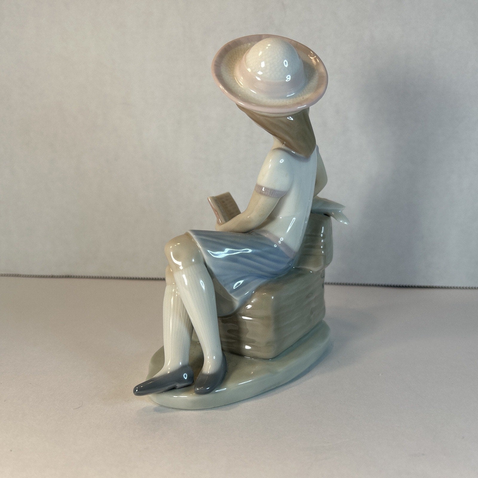 Lladró 6024 Sunday’s Child Figurine Retired Girl Reading Spain Polope EUC