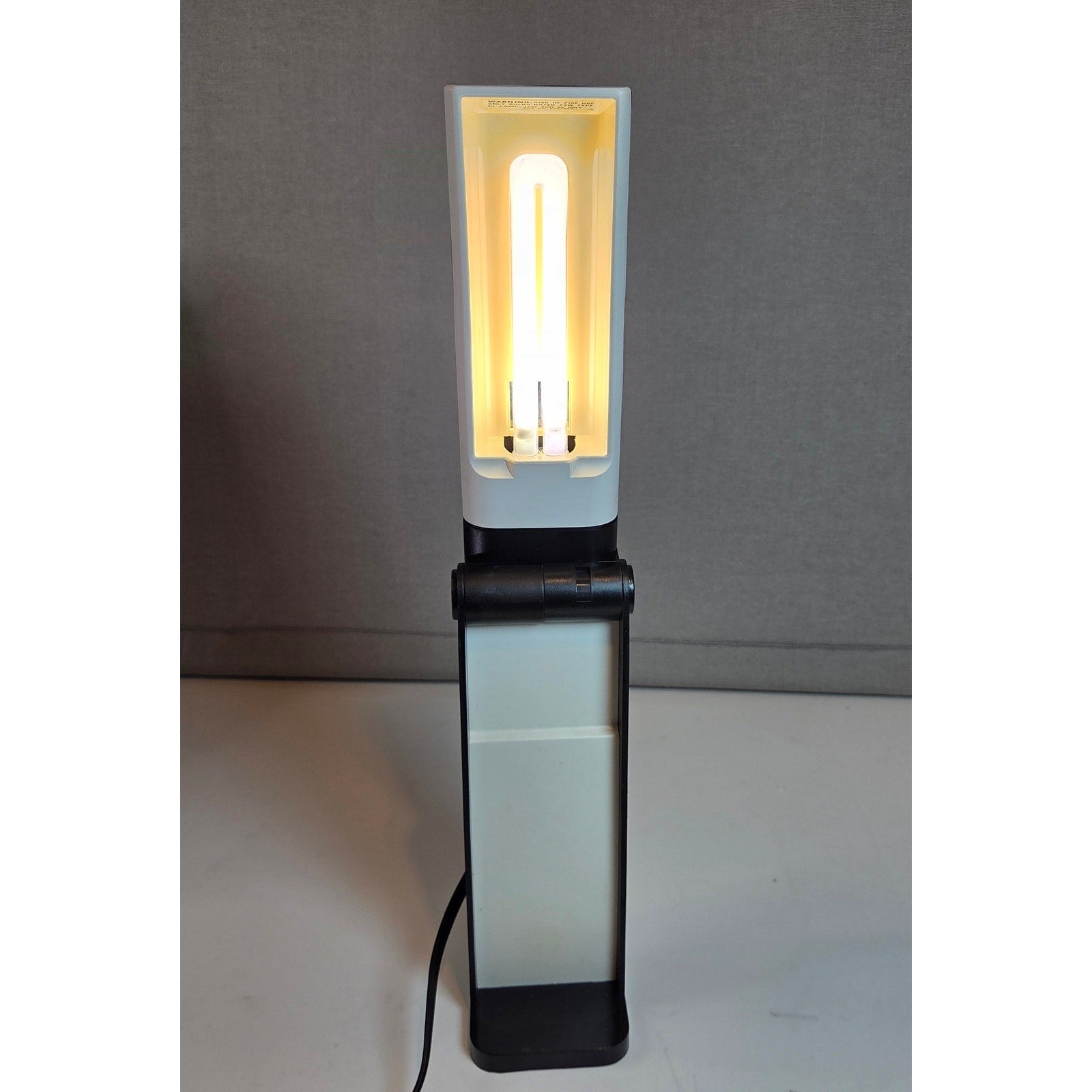 Underwriters Labs Model W3870 Portable Desk Lamp 13W PL Light – Tested