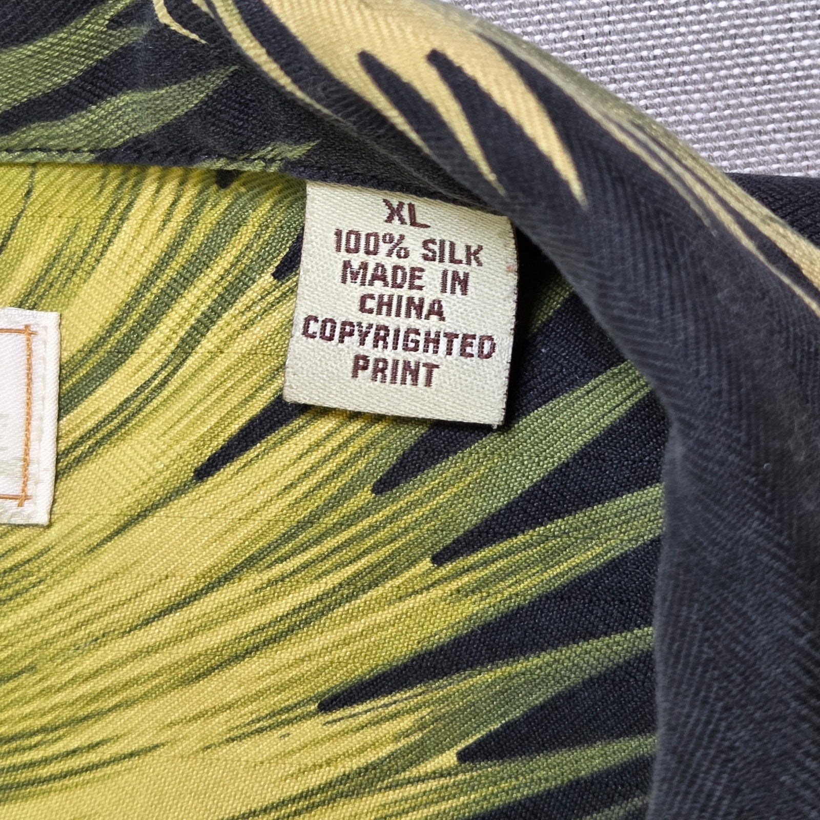 Tommy Bahama Relax Silk Camp Shirt Men’s XL Palm Leaf Tropical Hawaiian Top