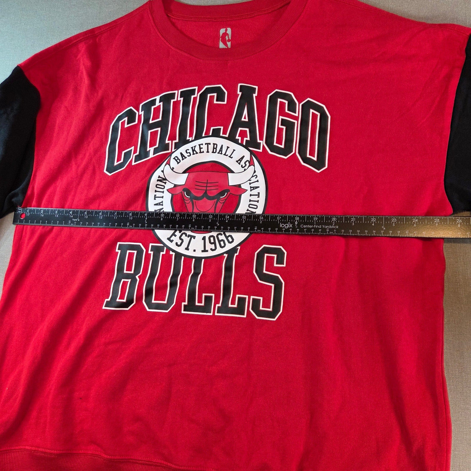 Chicago Bulls NBA Sweatshirt 2X Red Black Crewneck Pullover 2022