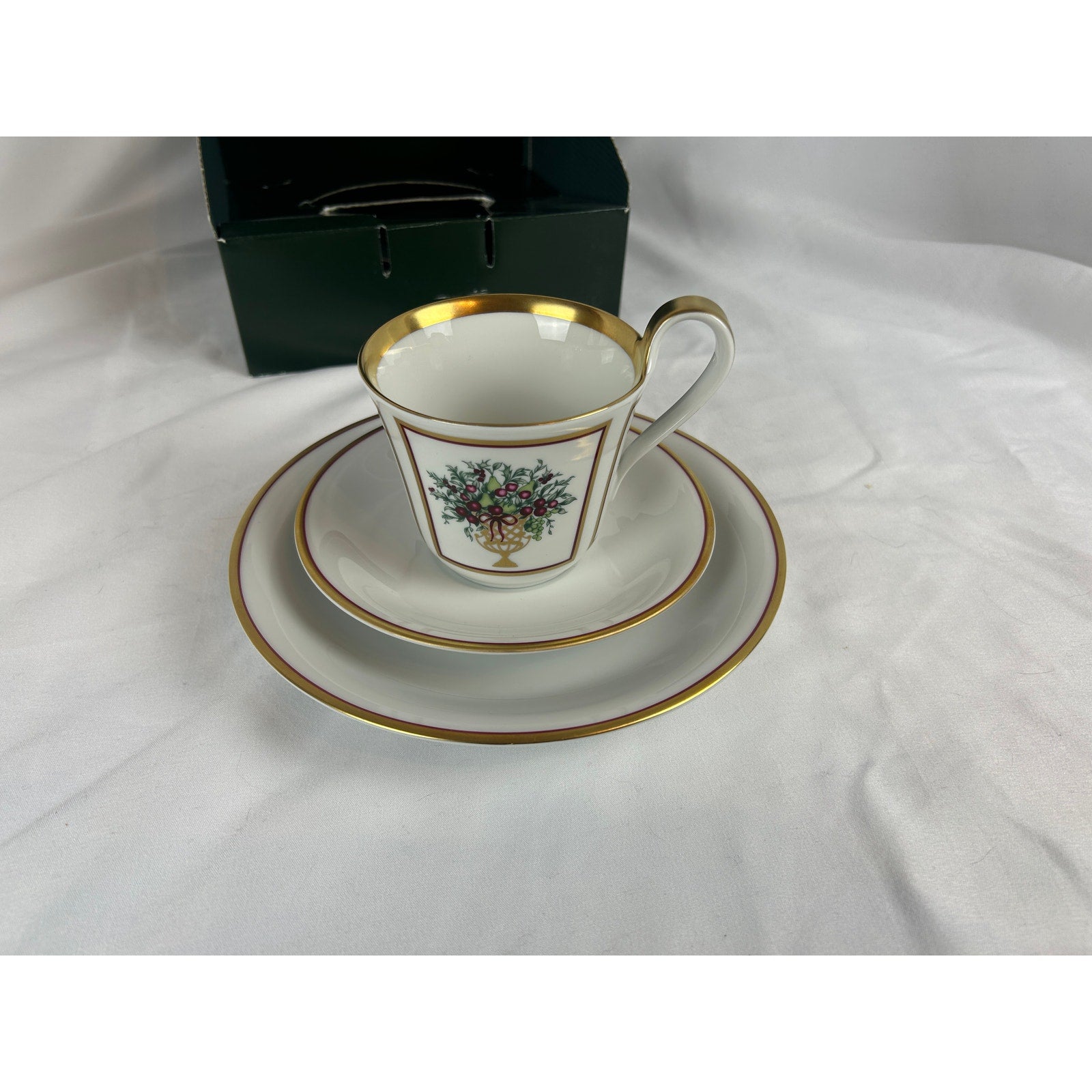 Bing Grondahl Holiday Collection 1997 Cup Saucer Tea Plate Set Denmark