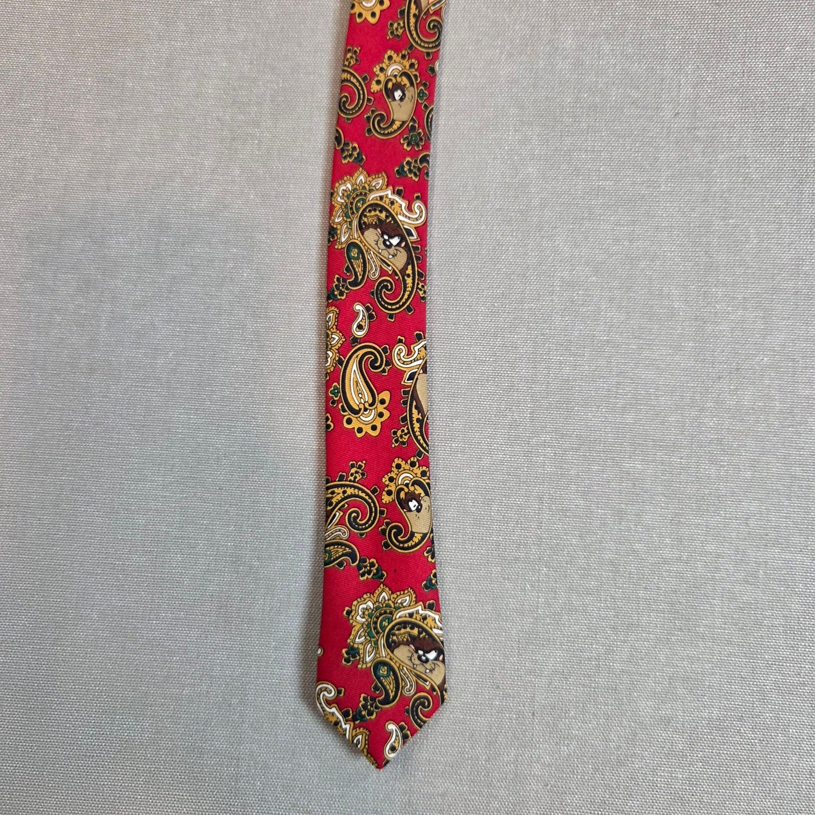 Vintage 1997 Taz Devil Looney Tunes Paisley Tie Red Gold WB Novelty 57x3.75
