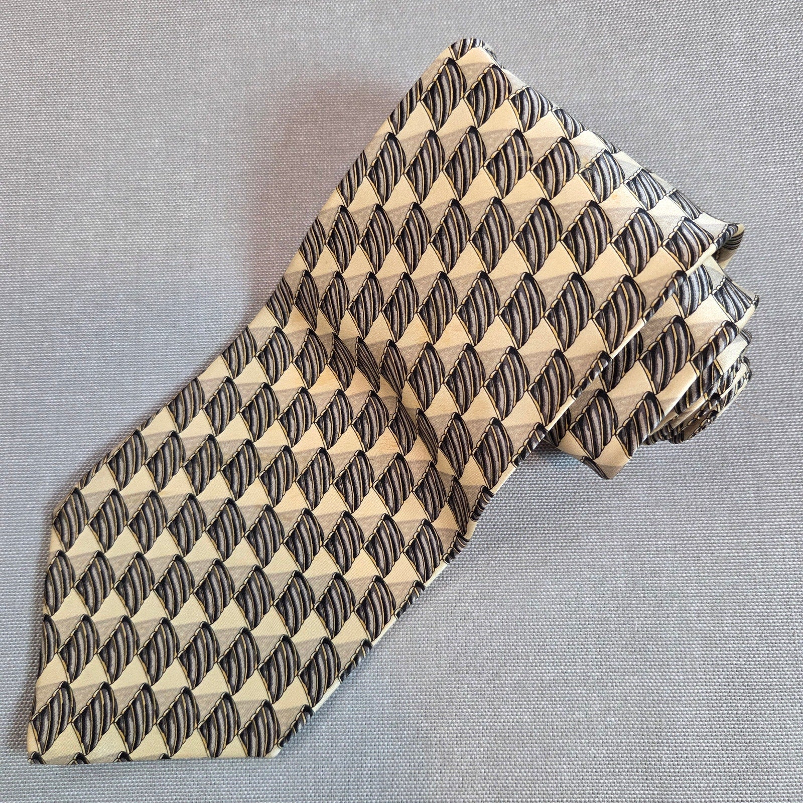 Valentino Cravatte Silk Tie Geometric Pattern Gold Black Made in Italy 58x4