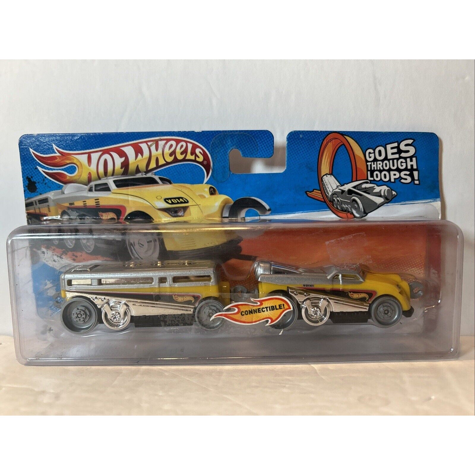 Hot Wheels Diesel Chief Connectible Bus Car Set Diecast NIB Mattel 2010