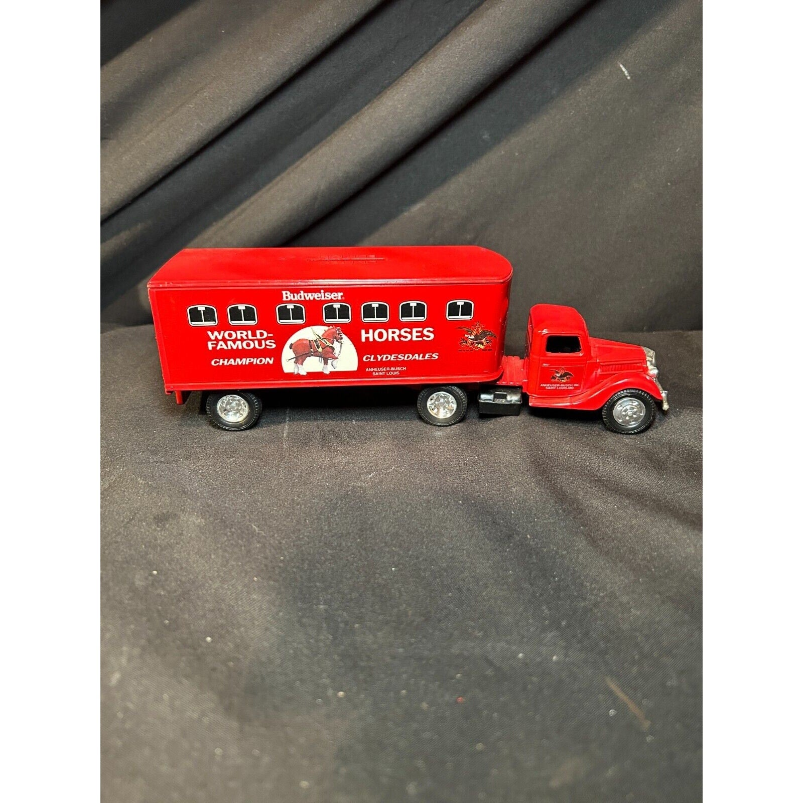 Vintage Ertl Budweiser World Famous Clydesdales Horse Bank 1941 Ford 1:43