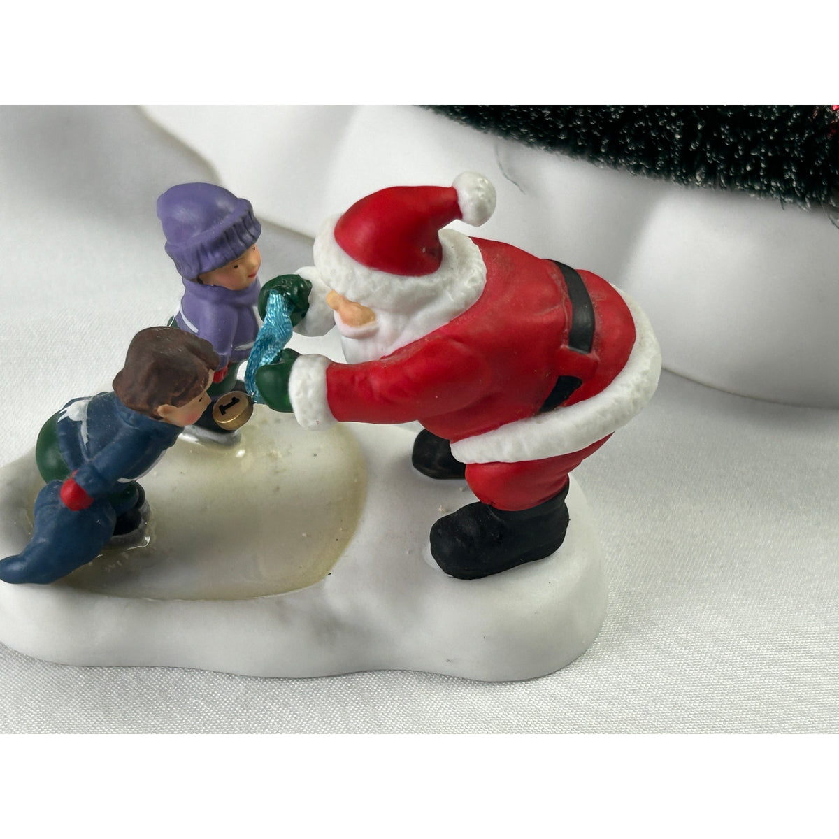 Dept 56 Glacier Park Pavilion 56745 North Pole Animated Skating Rink Complete