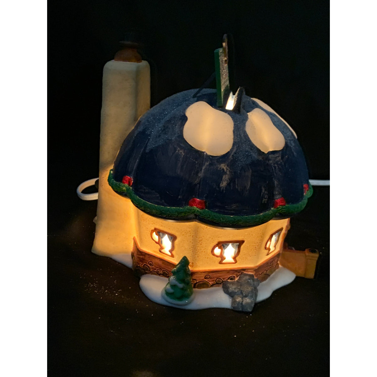 Dept 56 Tillie’s Tiny Cup Cafe 56401 North Pole Elf Land Lighted Building
