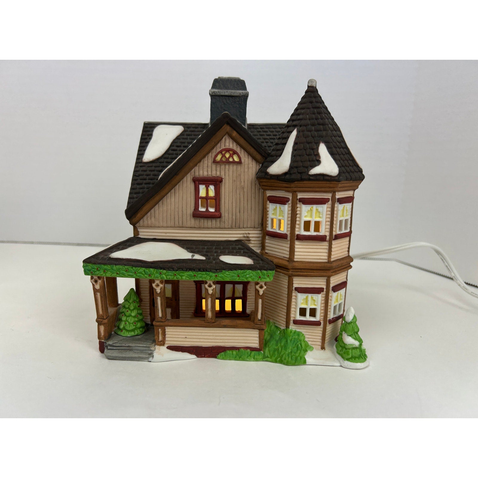 Dept 56 New England Village Thomas T. Julian House Lighted w/ Box