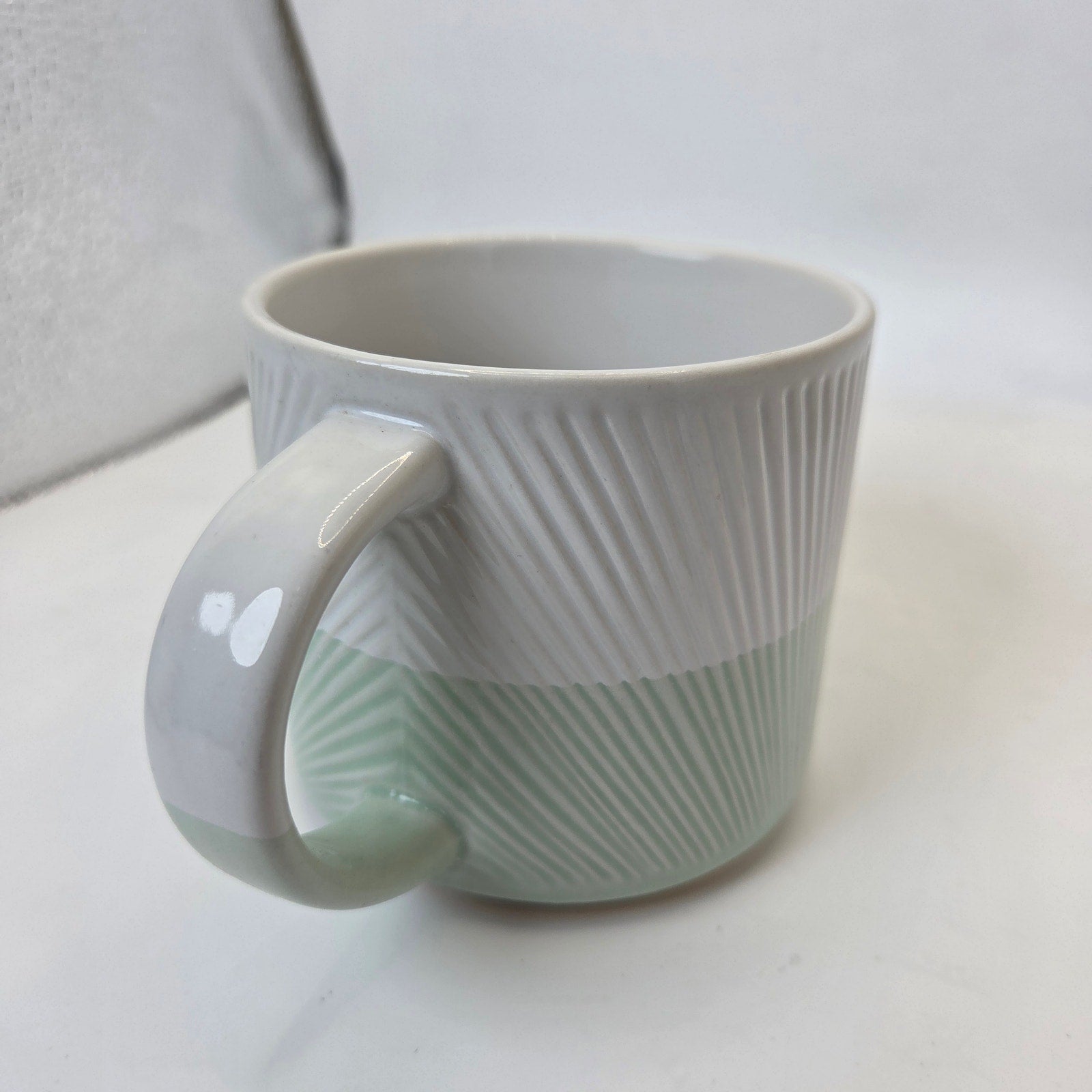 Starbucks 2014 Mint Green White Ribbed Textured 14oz Ceramic Coffee Mug