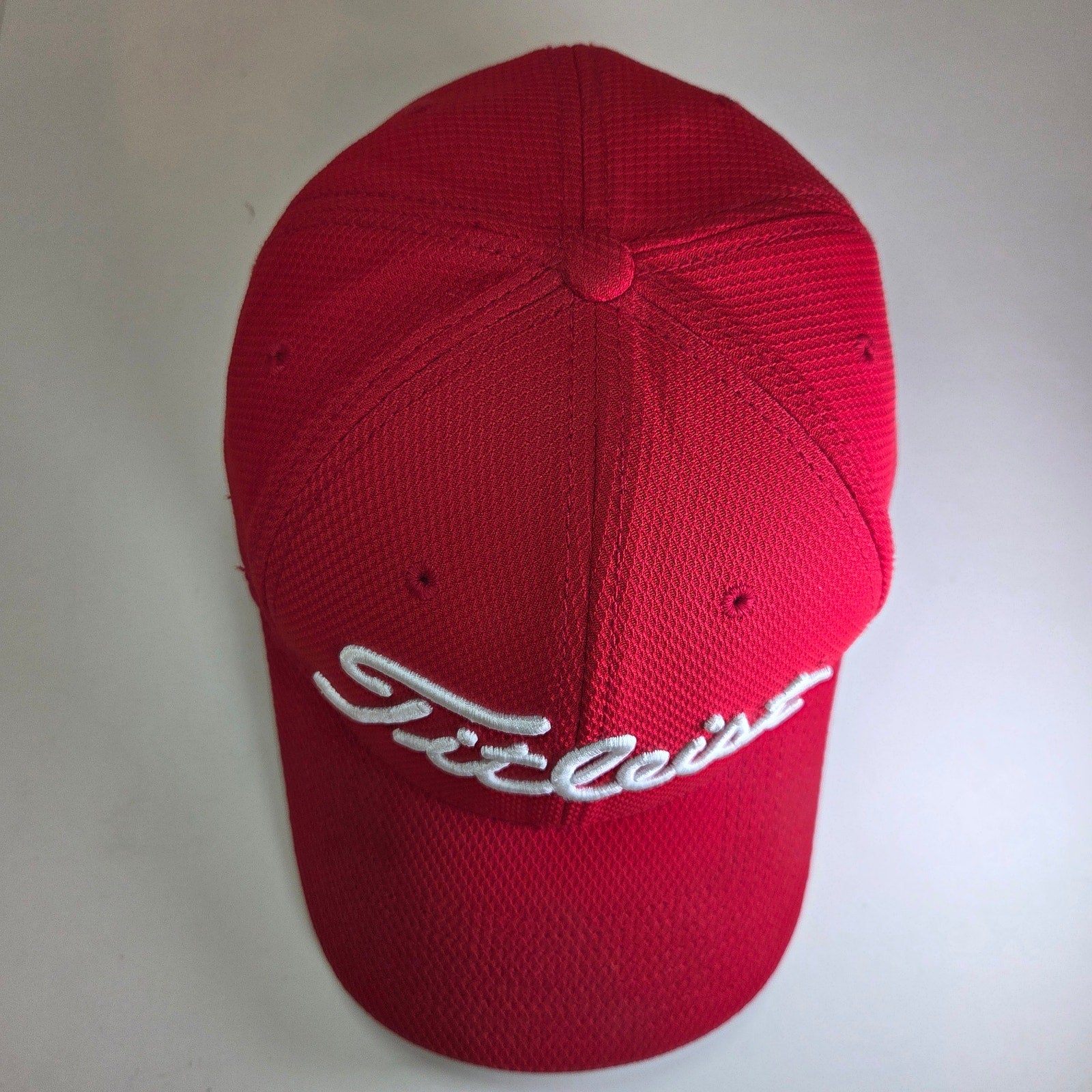 Titleist M/L Red Golf Cap A-Flex Fitted Mesh Polyester Hat White Logo