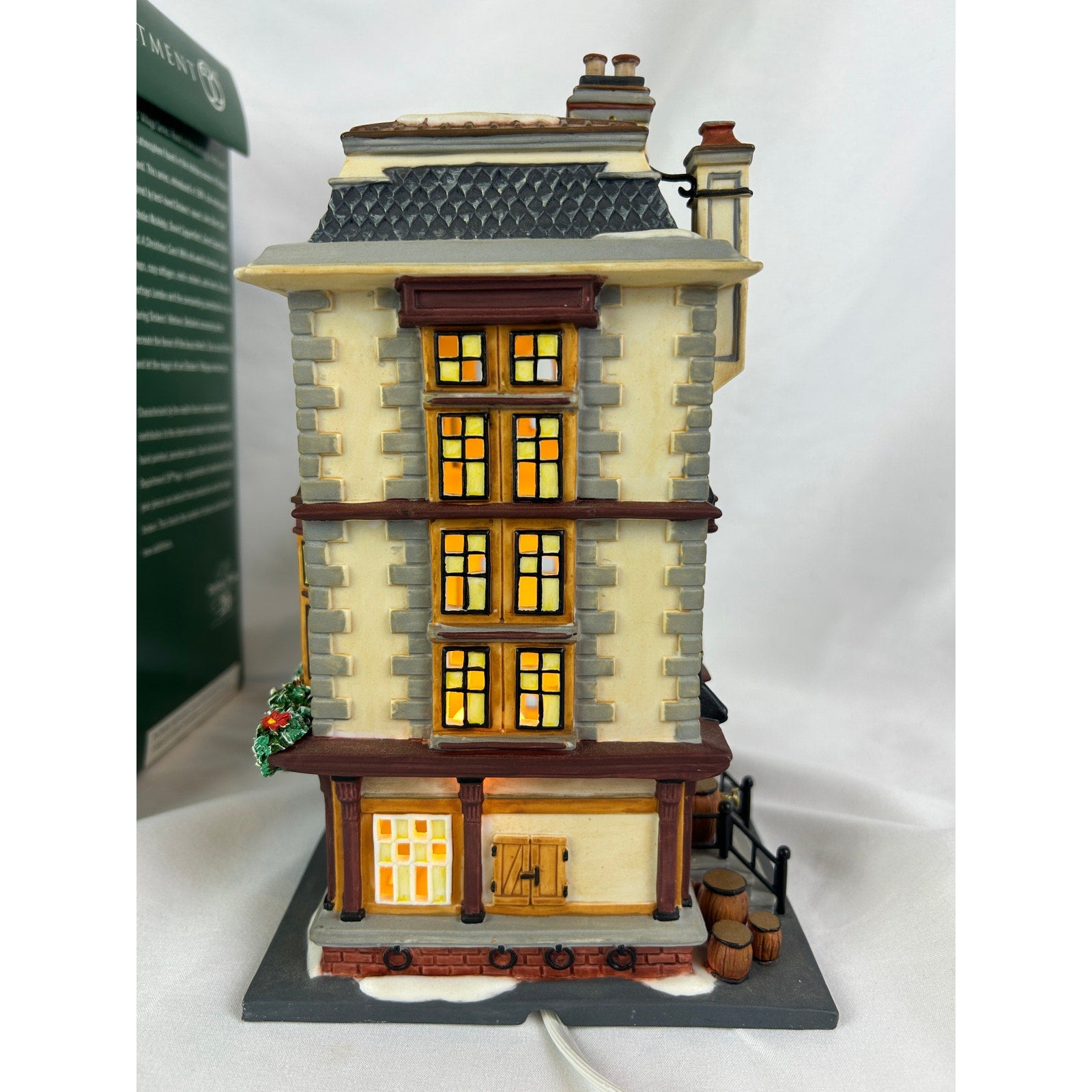 Department 56 Red Lion Pub Dickens Village 2004 Special Edition