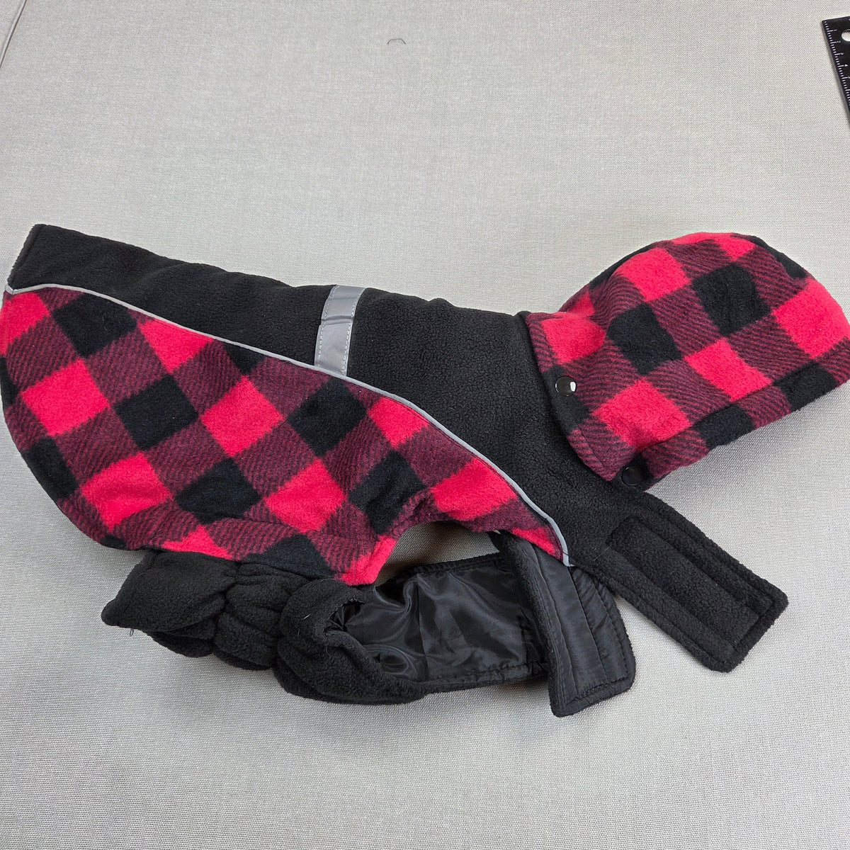 Koeson Dog Winter Coat Medium Red Black Buffalo Plaid Reflective Hooded Jacket