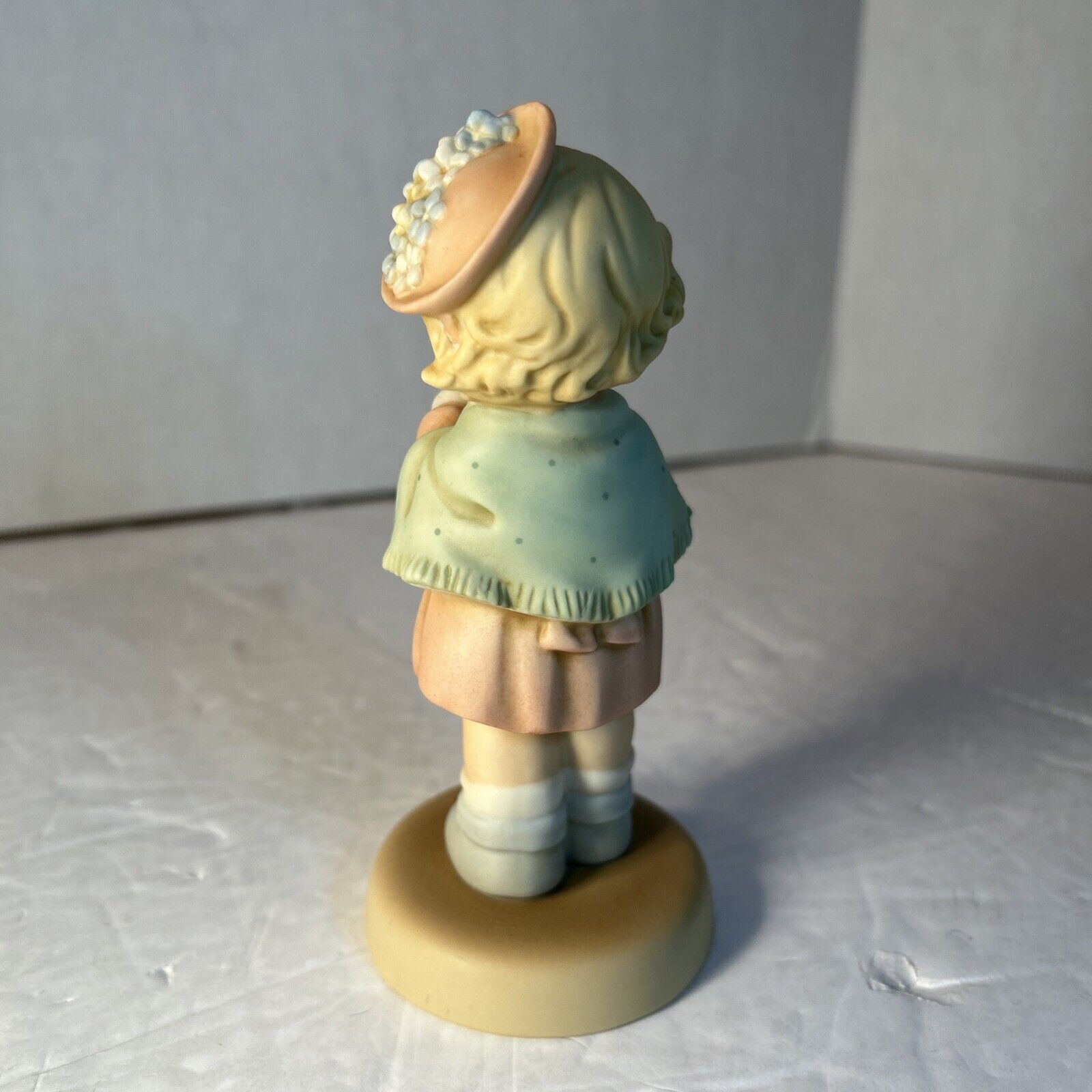 Enesco Memories of Yesterday Collectors Society 1995 "A Time to Celebrate" S0105