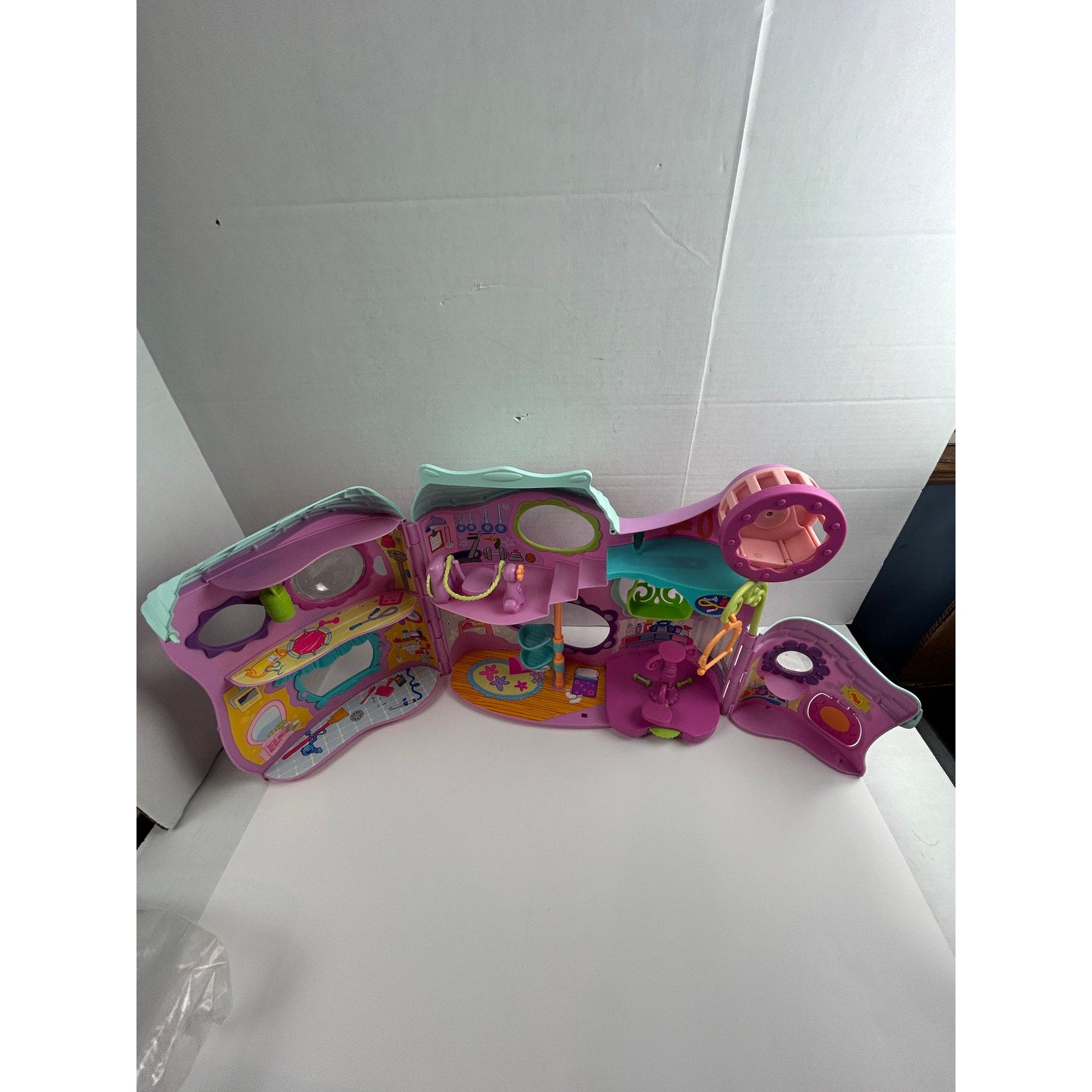 Littlest Pet Shop Round Pink Playset House with Accessories – 2000s Hasbro Toy