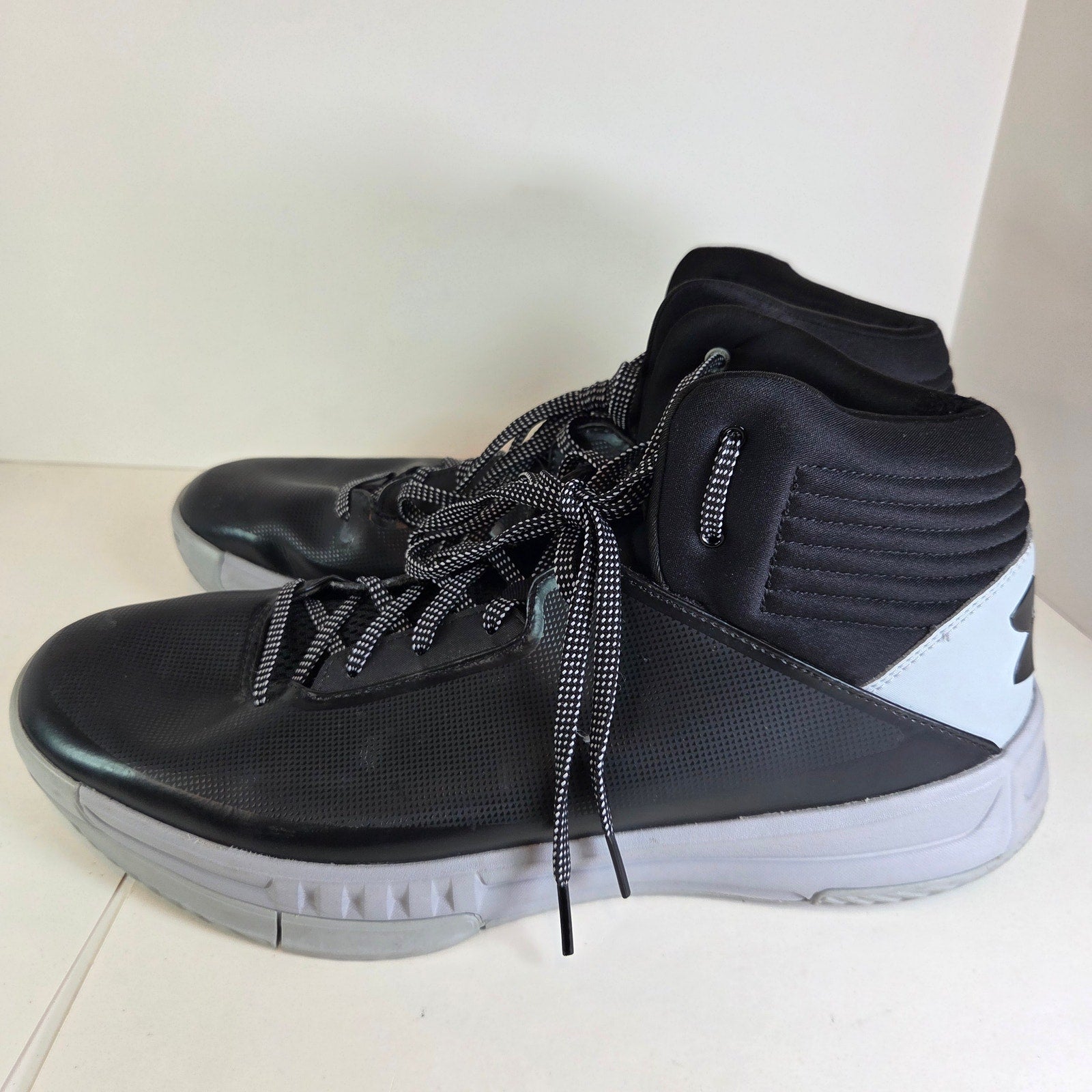 Under Armour Lockdown 2 Basketball Shoes Men’s Size 13 Black/Grey 1303265-003