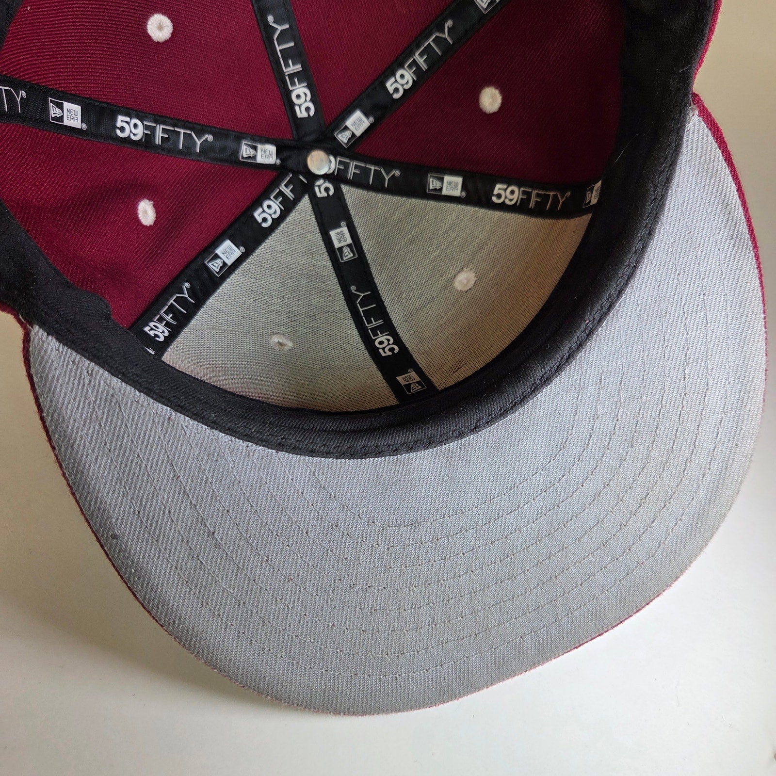 New Era 59FIFTY NY Yankees Fitted Hat 7 1/4 Burgundy/Maroon Gray Undervisor