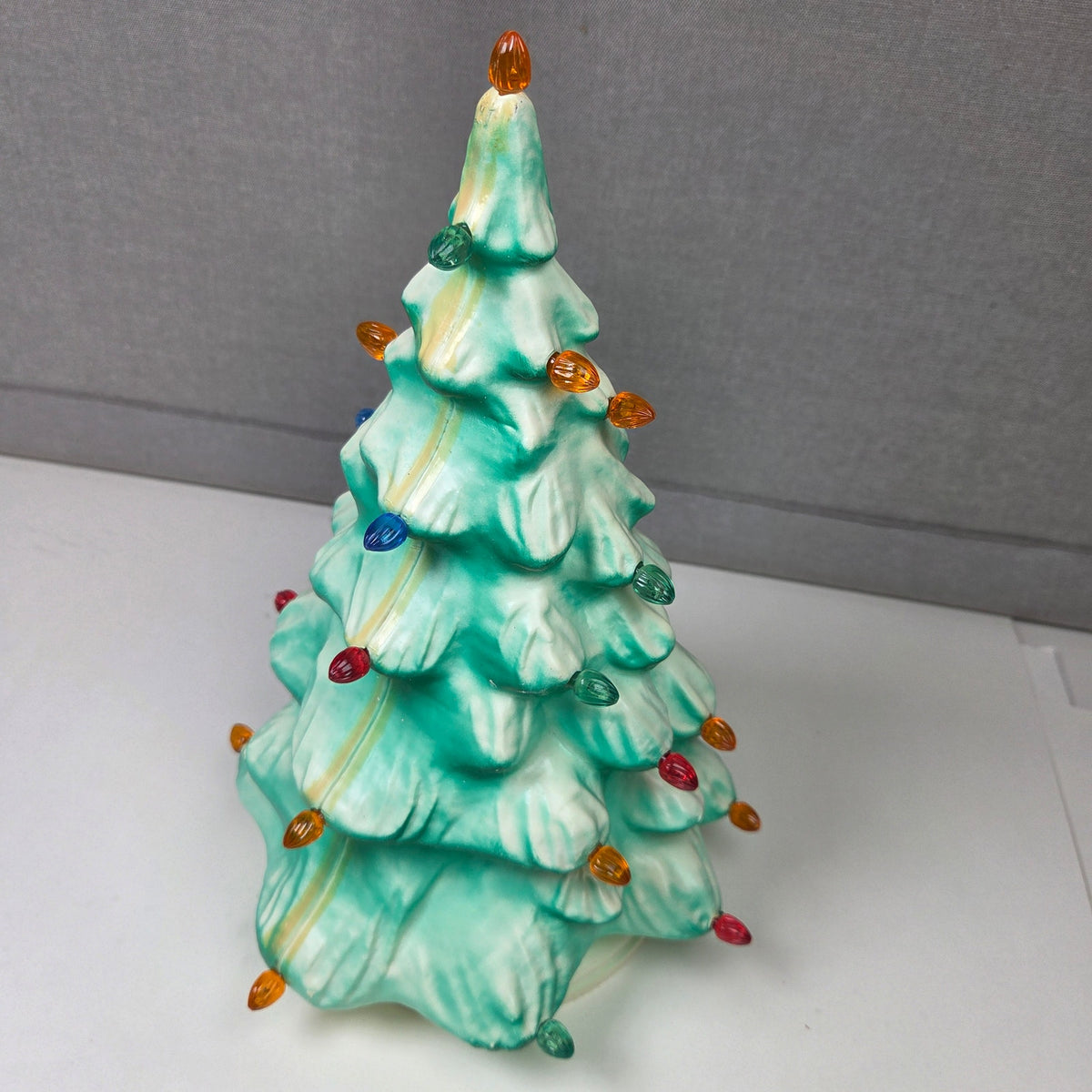 Union Products Cat 7520 Vintage Lighted Plastic Christmas Tree 13in USA