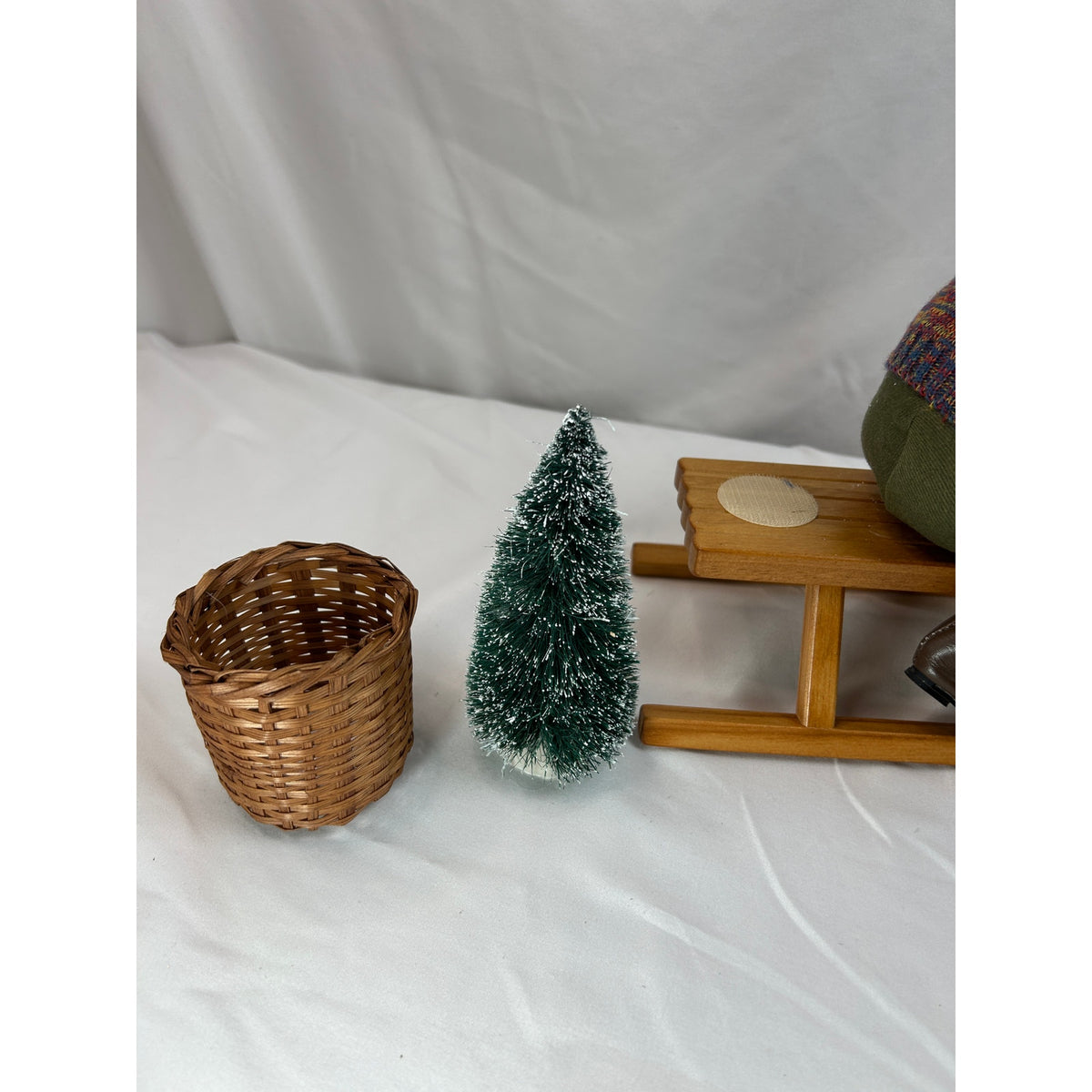M.I. Hummel Goebel #960 Ride Into Christmas Doll Sled Box 11" Vintage Tree READ