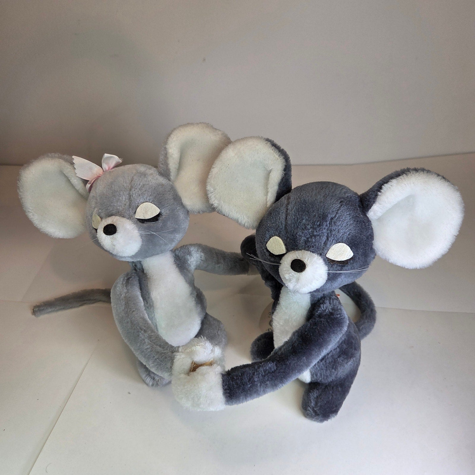 Vintage 1976 R Dakin Eeny & Meeny Mouse Plush Pair Korea Velcro Hands #31-1760