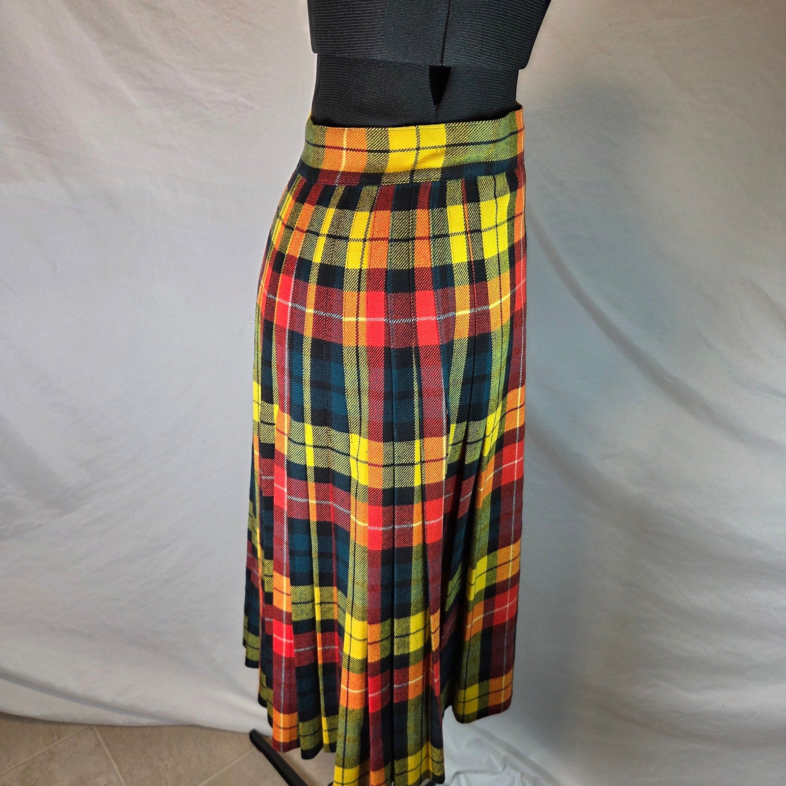 Pedigree Vintage Pure Wool Tartan Wrap Kilt Skirt 26" Waist Made England