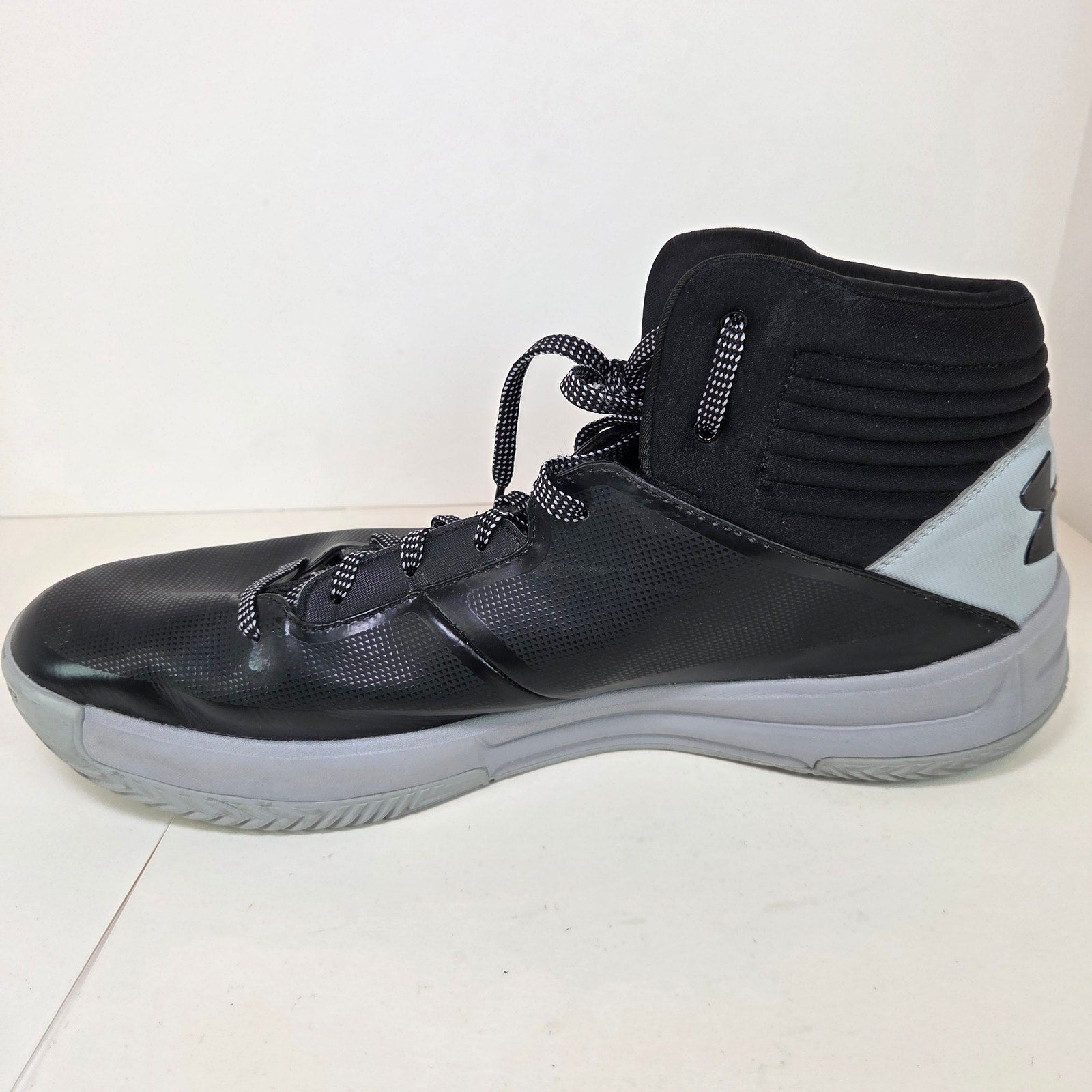 Under Armour Lockdown 2 Basketball Shoes Men’s Size 13 Black/Grey 1303265-003
