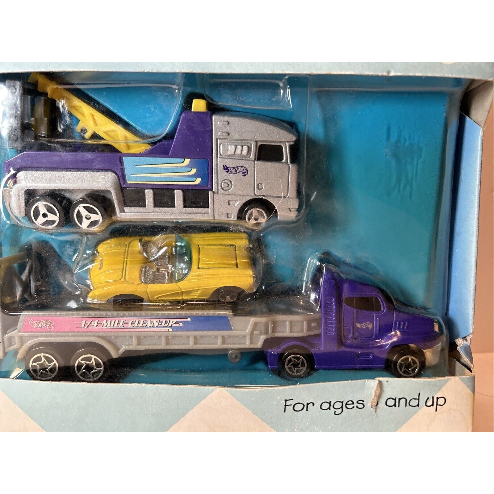 Hot Wheels Kool Toyz Racing Pack Long Hauler & Race Car Set NIB