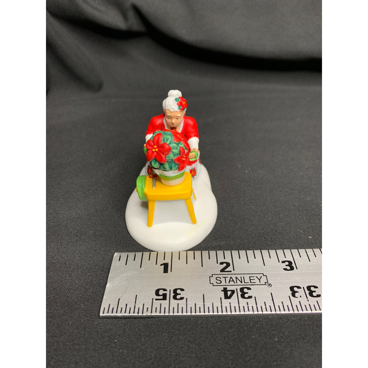 Department 56 Mrs Claus Perfect Poinsettias 57212 North Pole Series Retired