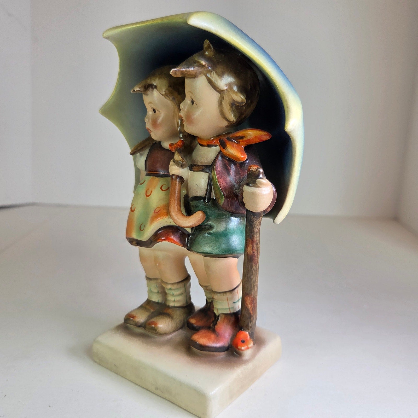 Goebel M.I. Hummel Stormy Weather #71 TMK2 Full Bee Germany 6.5" Figurine