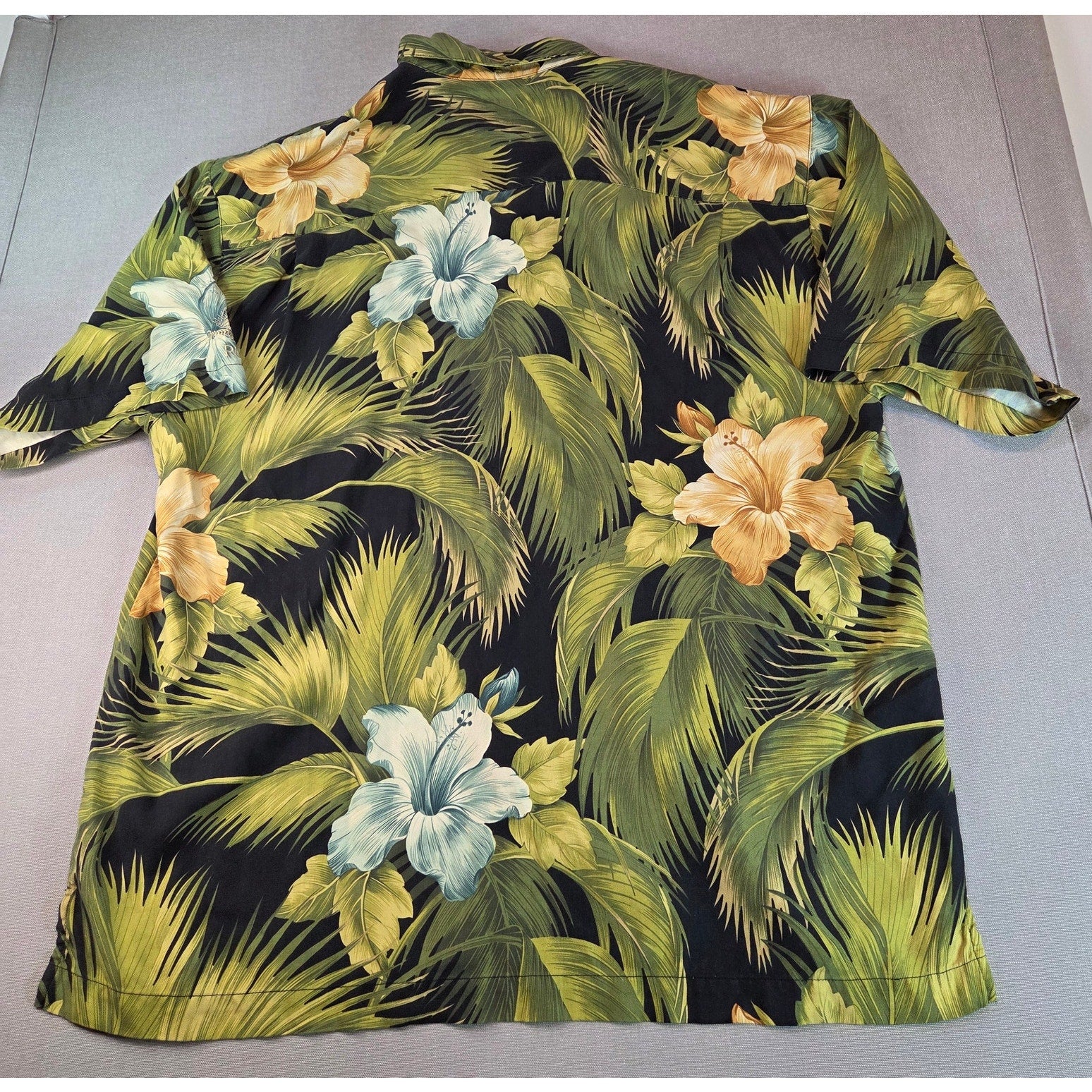 Tommy Bahama Relax Silk Camp Shirt Men’s XL Palm Leaf Tropical Hawaiian Top