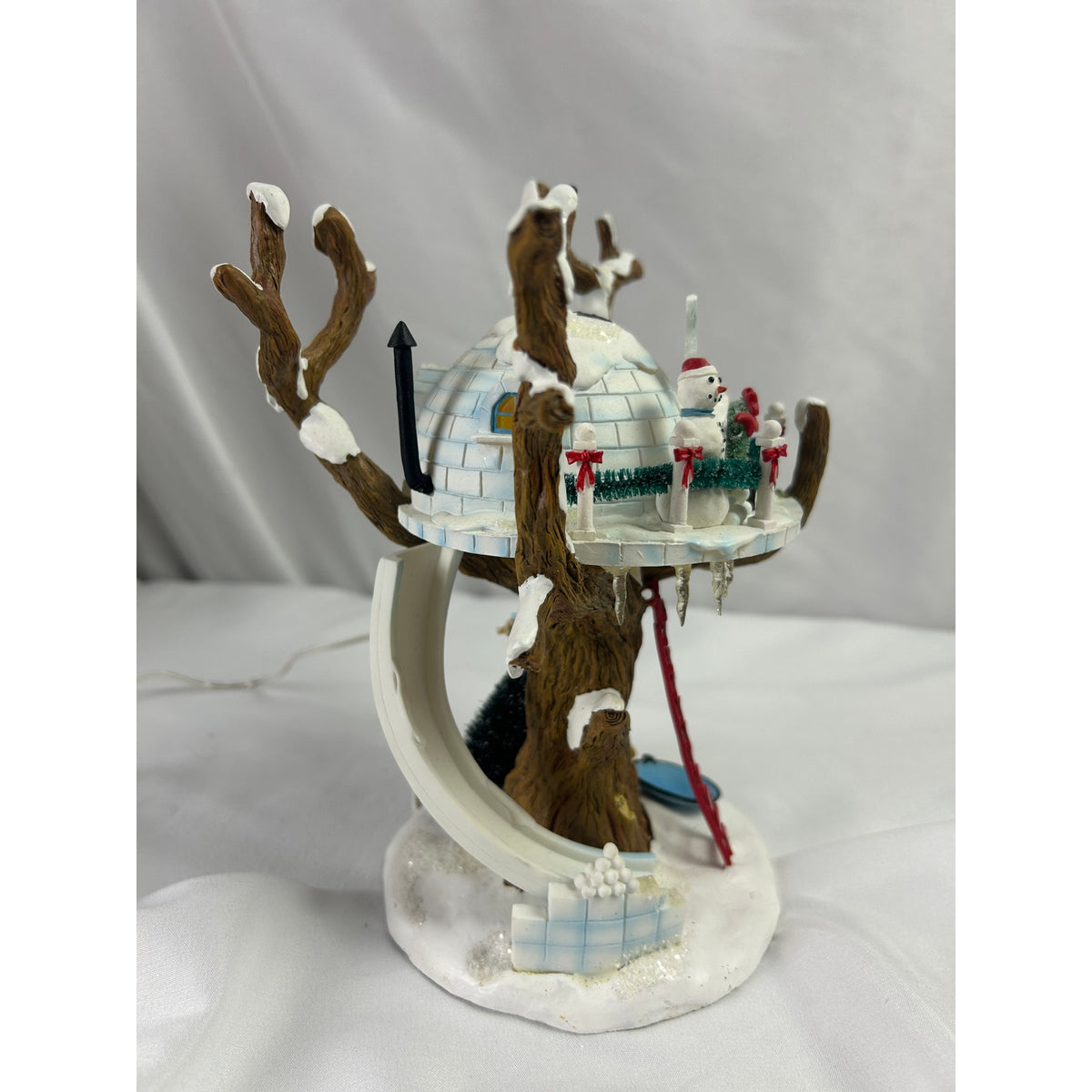 Department 56 Frostbite Tree House Day Care 56844 North Pole Elf Land Retired