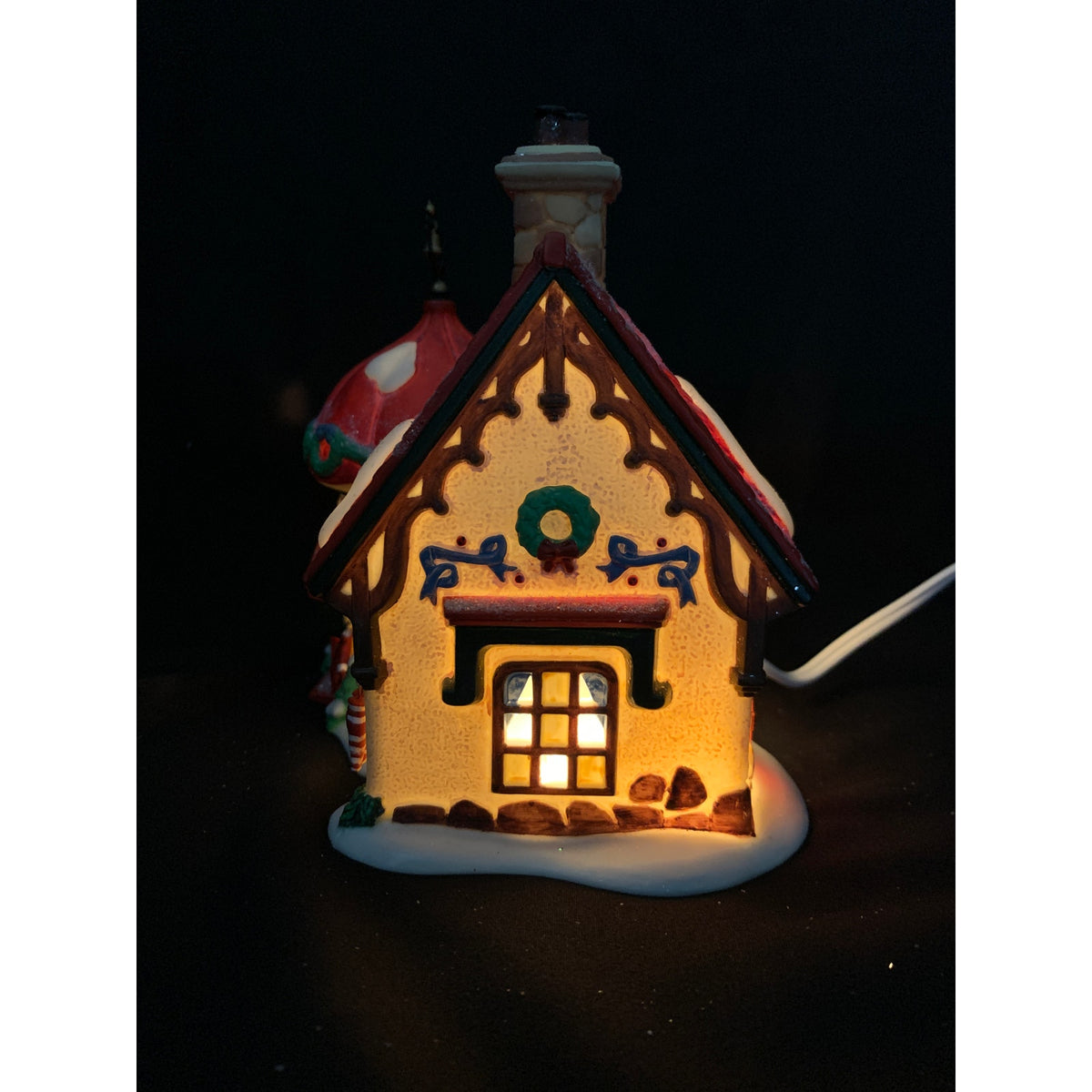 Dept 56 Custom Stitchers 56400 North Pole Elf Land Lighted Building 1998 Box