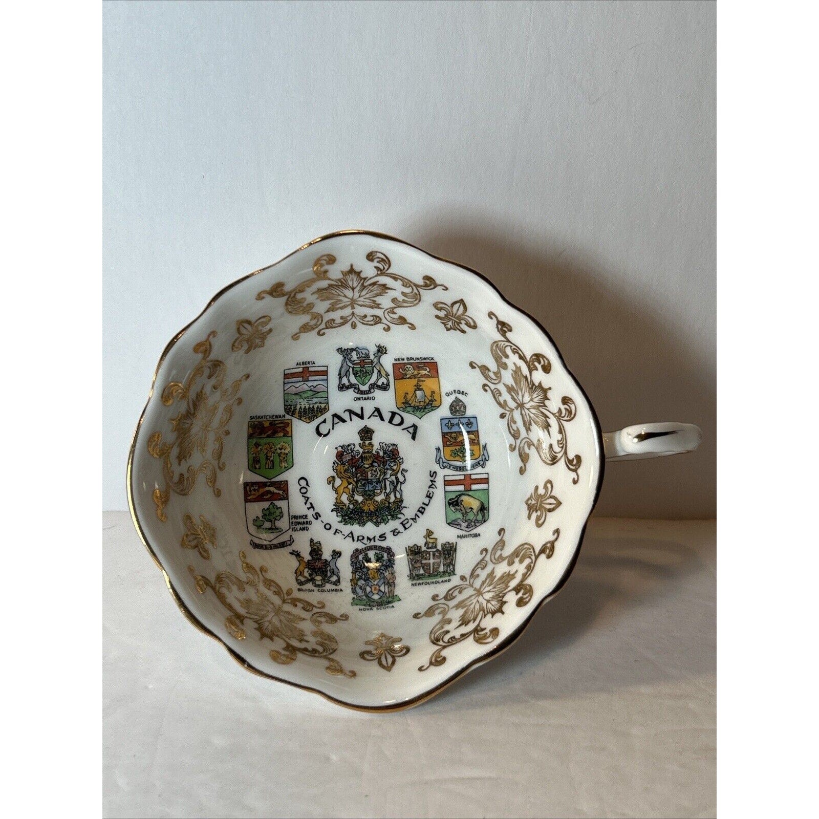 Paragon Fine Bone China England Teacup Canada Coats-of-Arms & Emblems Gold Trim