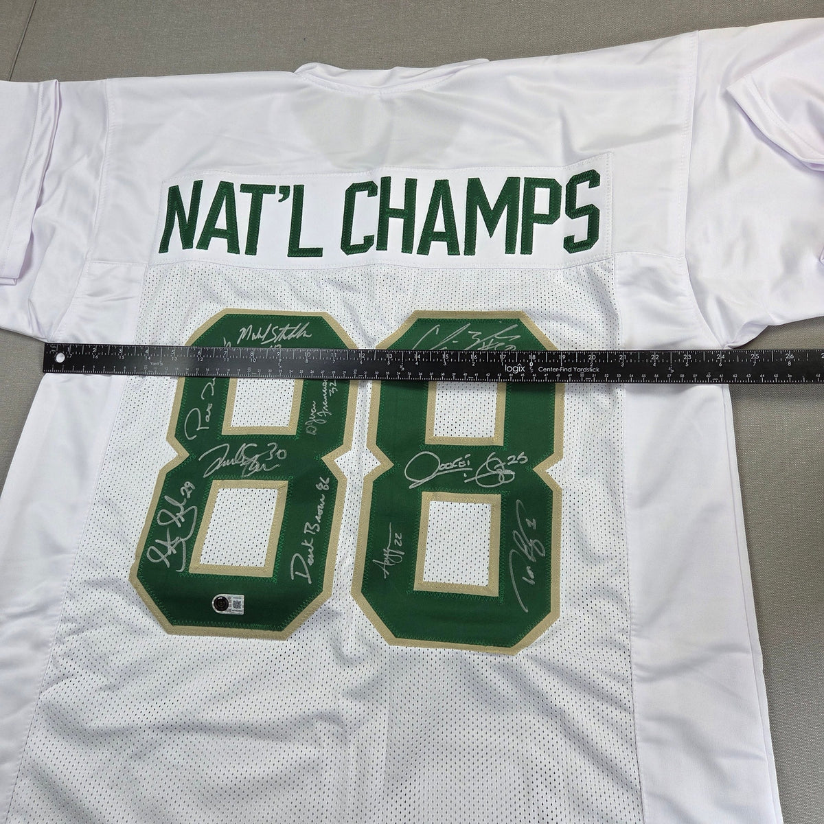 Notre Dame 1988 National Champions Team Signed Jersey 10 Autos BAS Witness