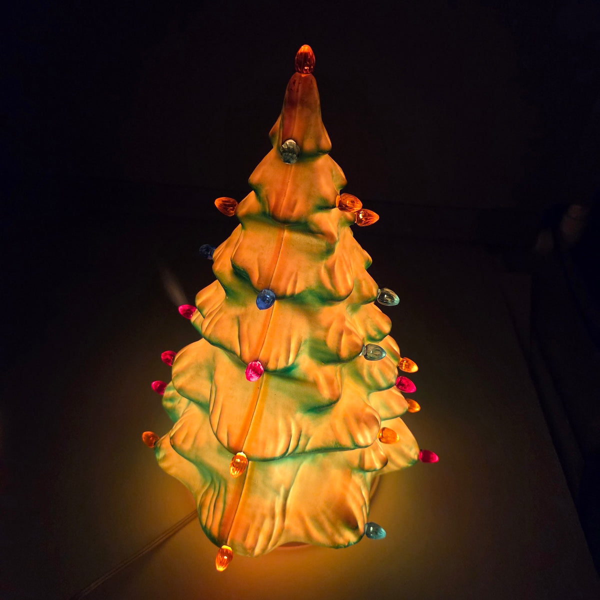 Union Products Cat 7520 Vintage Lighted Plastic Christmas Tree 13in USA