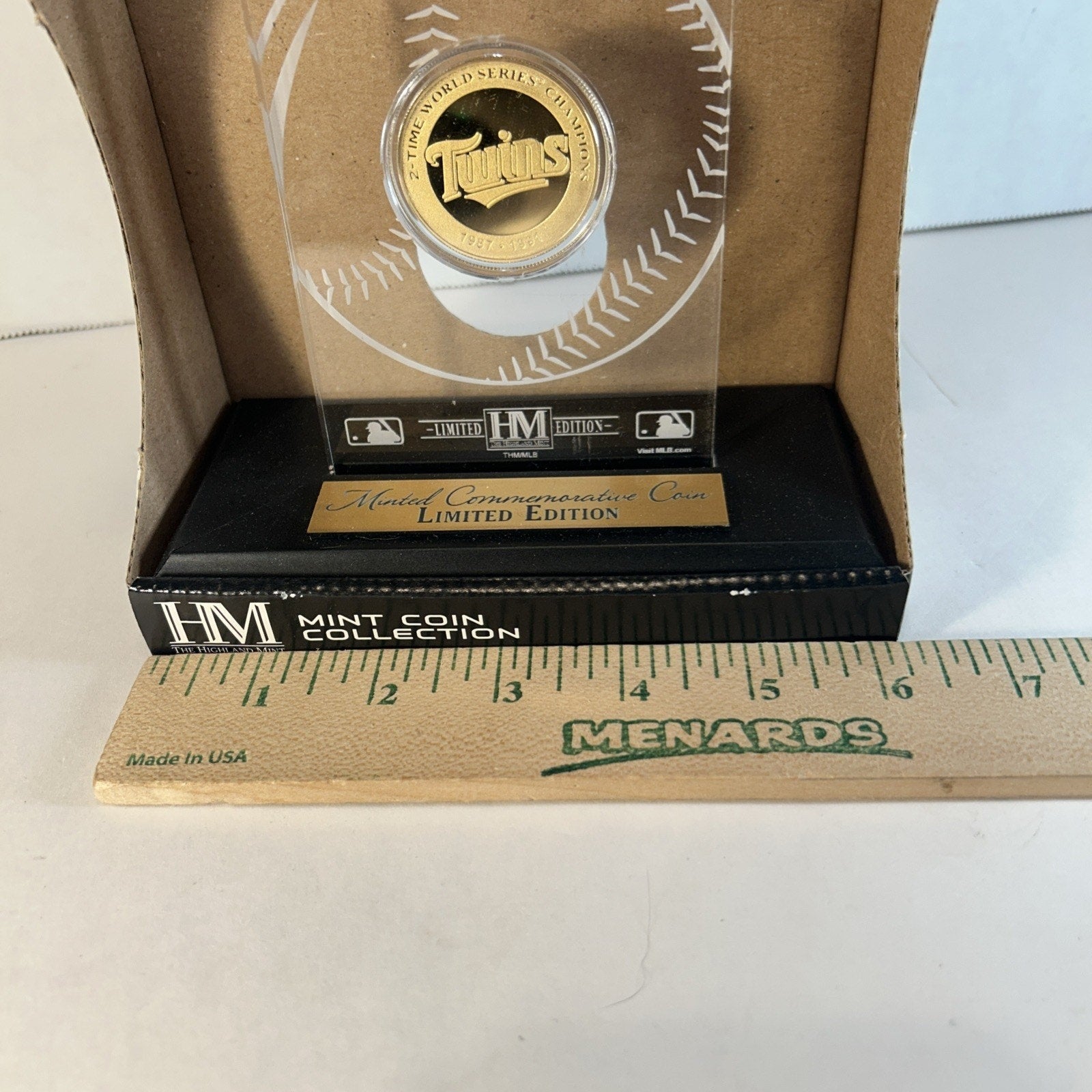 Highland Mint Minnesota Twins 2 Time World Series Coin Acrylic Display New
