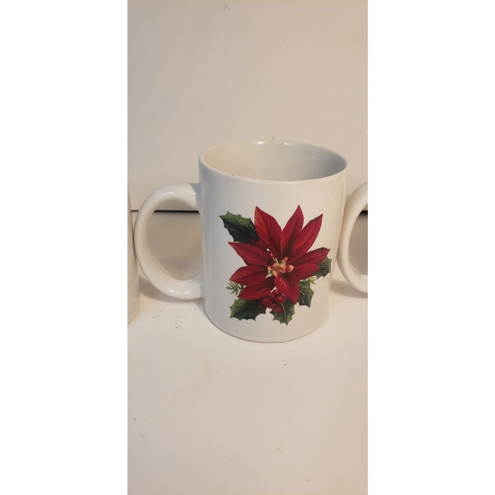 Set of 4 Poinsettia Coffee Mugs Holiday Christmas Floral White Red Green