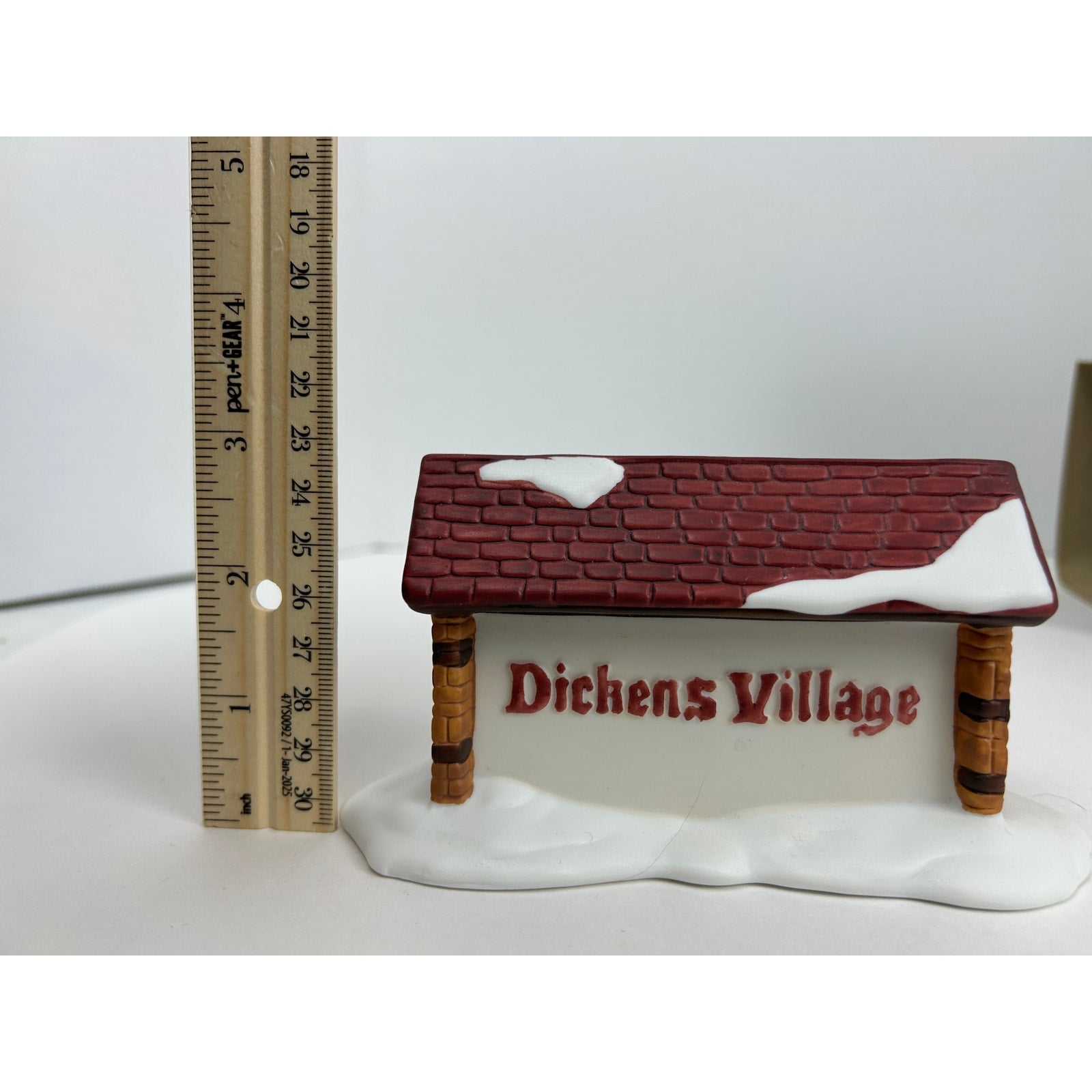Department 56 One Horse Open Sleigh Covered Wooden Bridge Minuteman lot