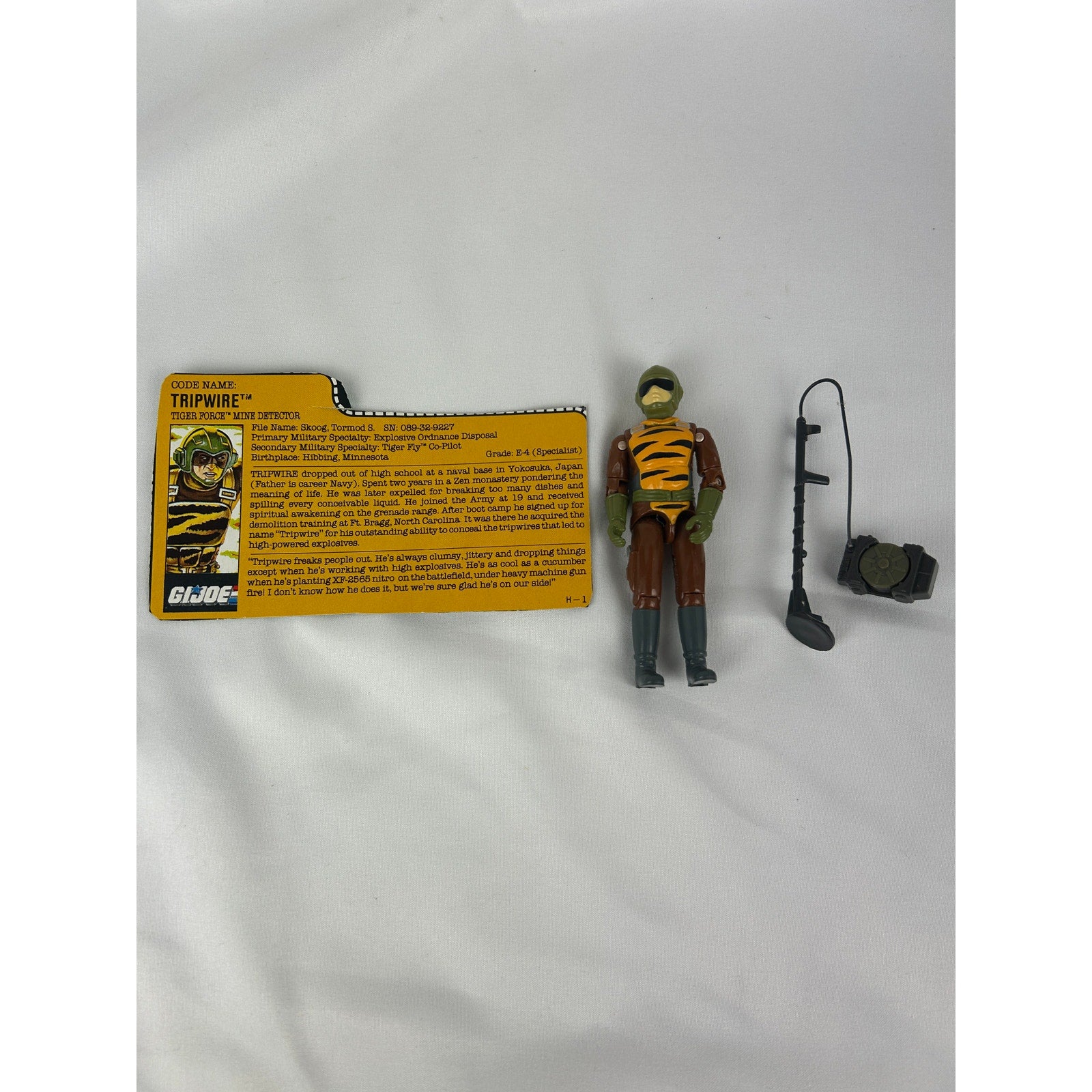 GI Joe Tripwire Tiger Force Mine Detector Figure with File Card and Mines