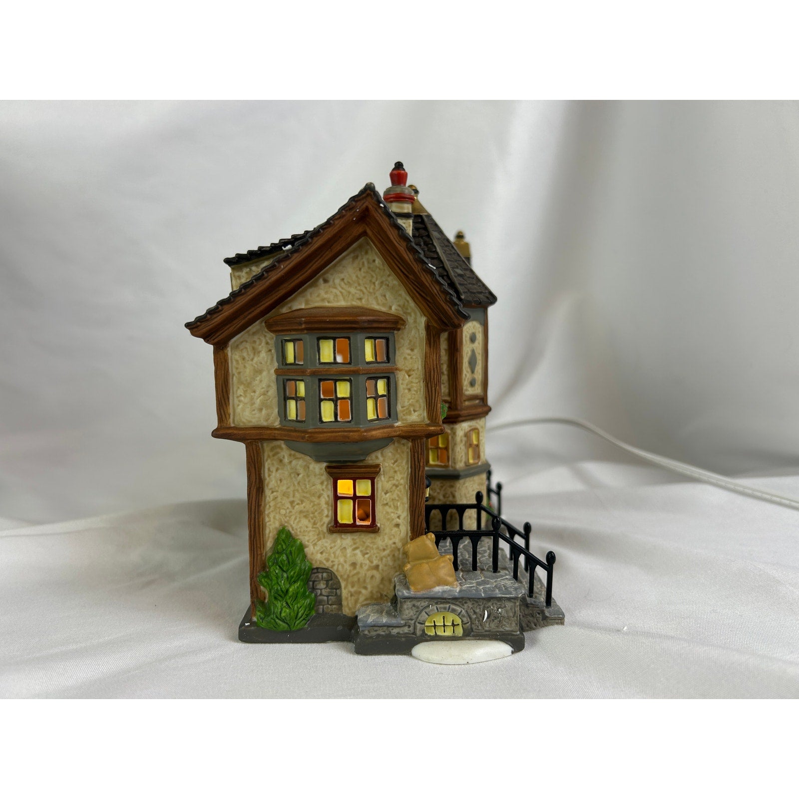 Department 56 Howard Street Row Houses Dickens Village 2004 Lighted Box