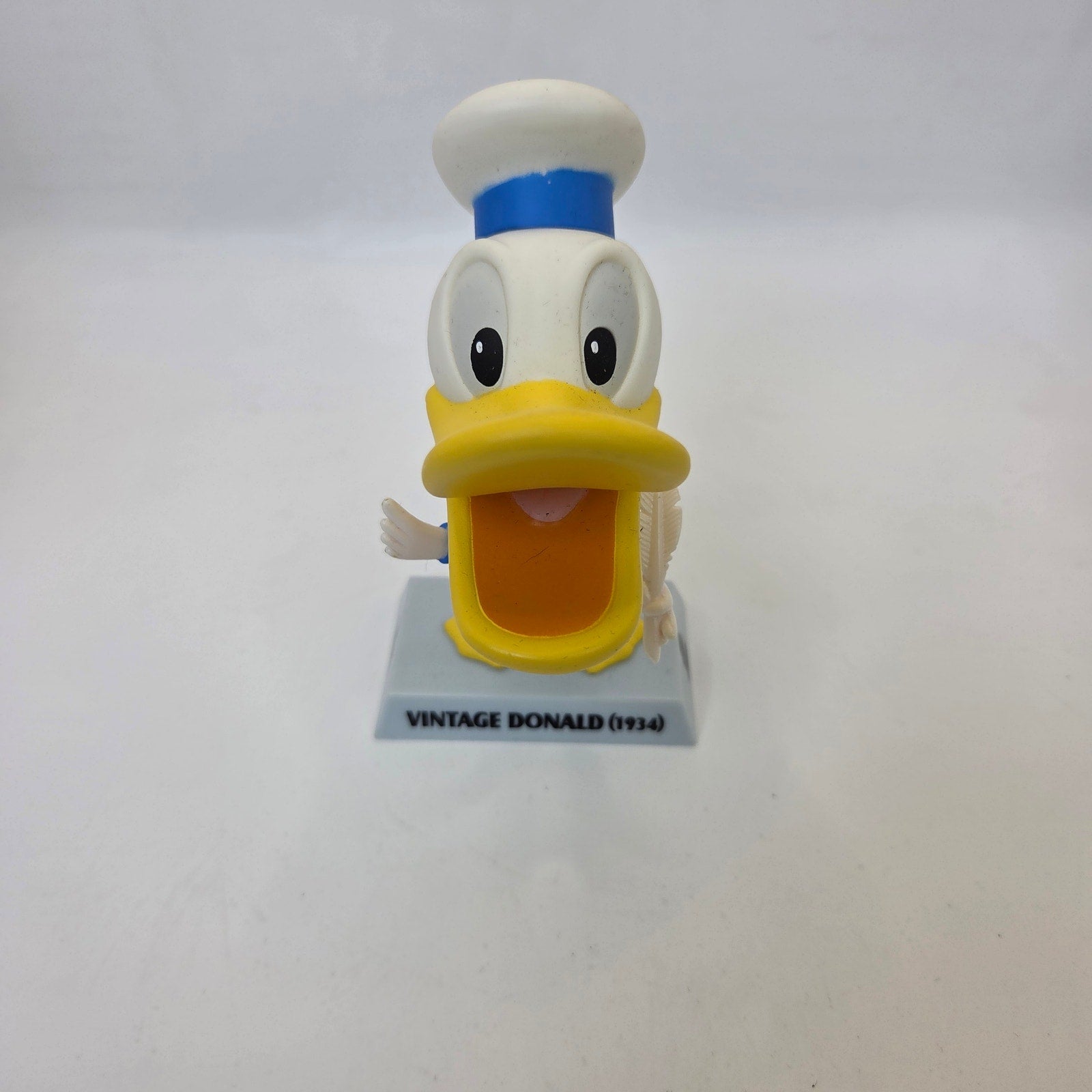 Disney Upper Deck Treasures Donald Duck Vintage 1934 Figurine 2004 PVC 4.5”